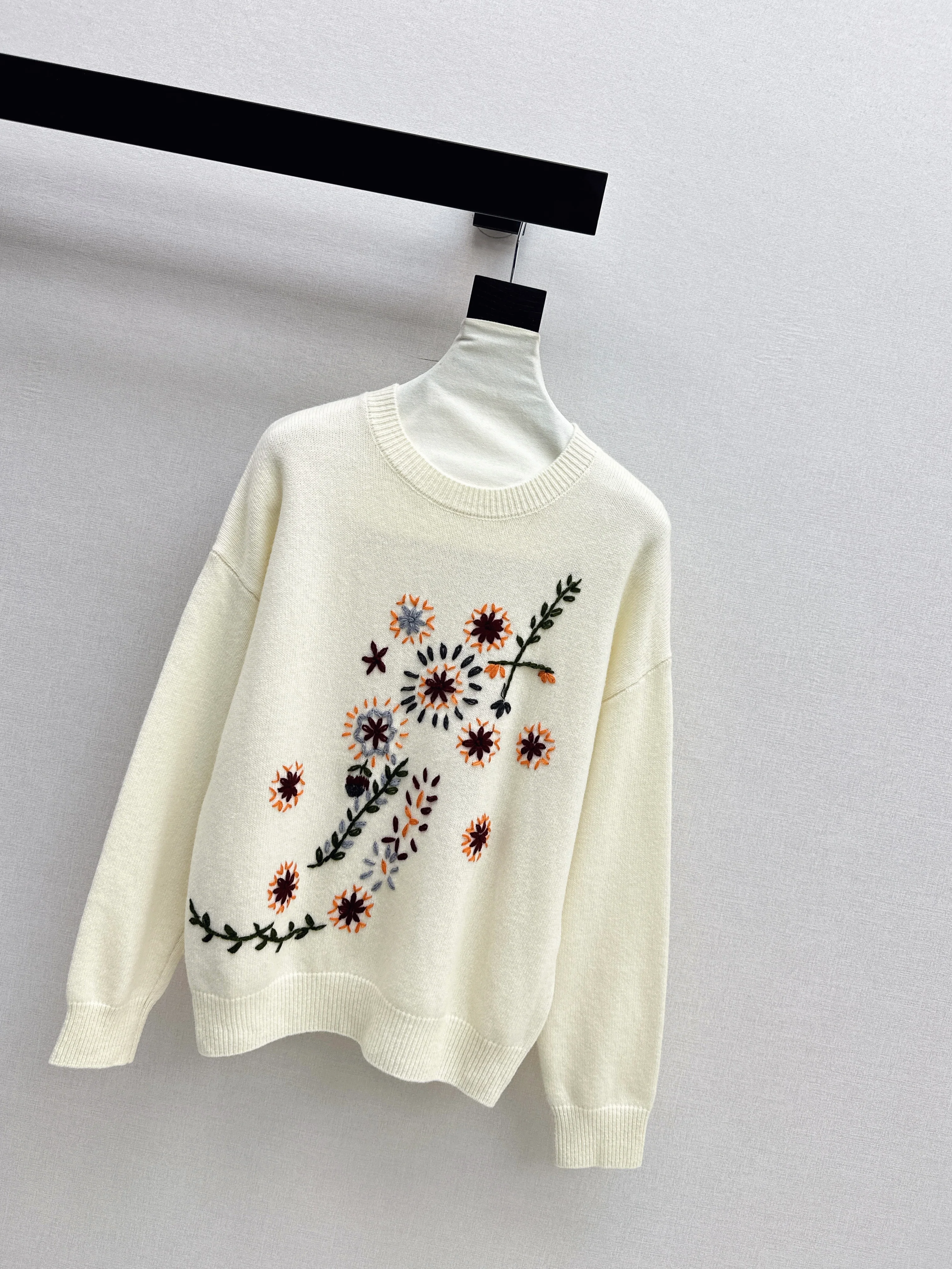 Es 26ss embroidery sweater
