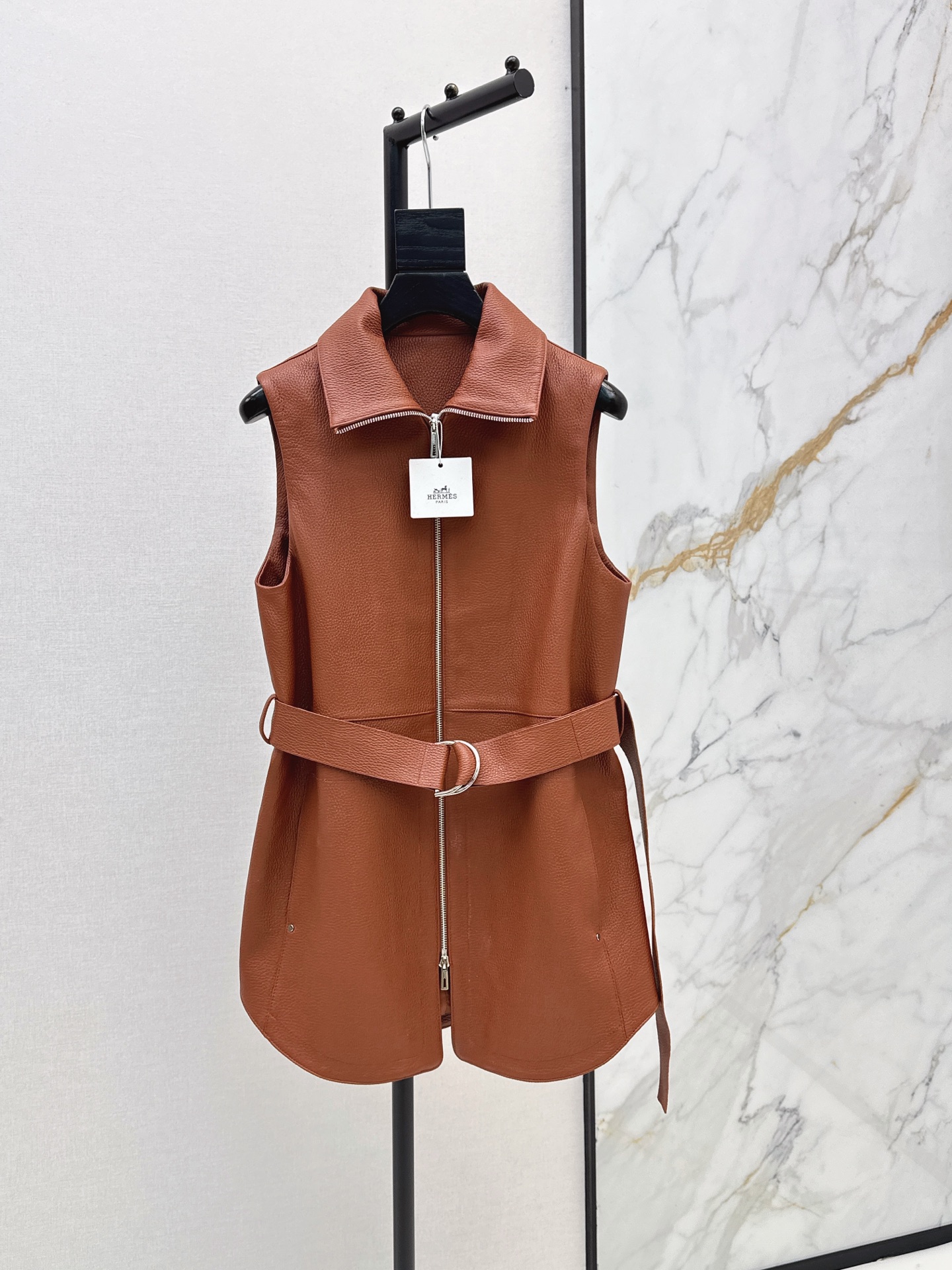 Her 26ss leather vest jacket