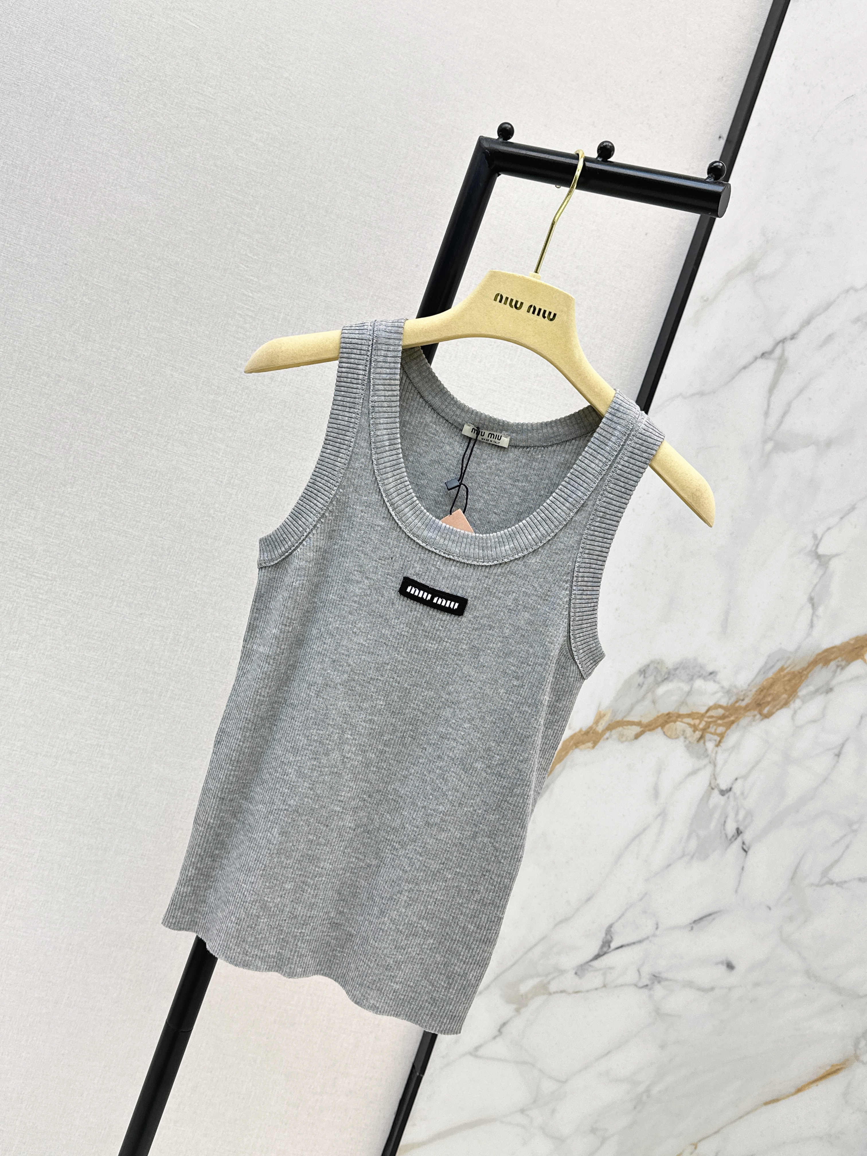 Miu 26ss sleeveless vest