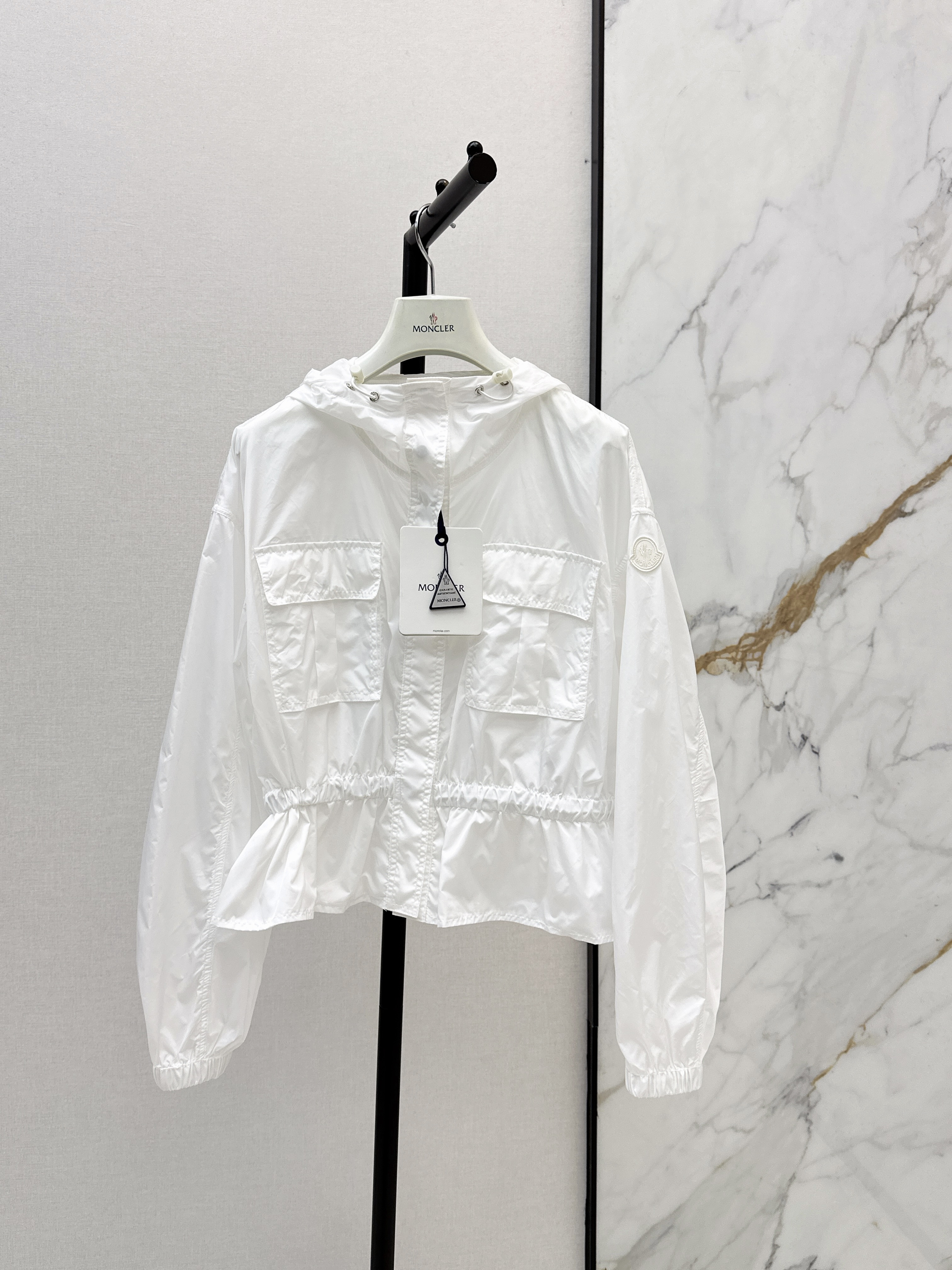 Monc 26ss hodded windbreaker