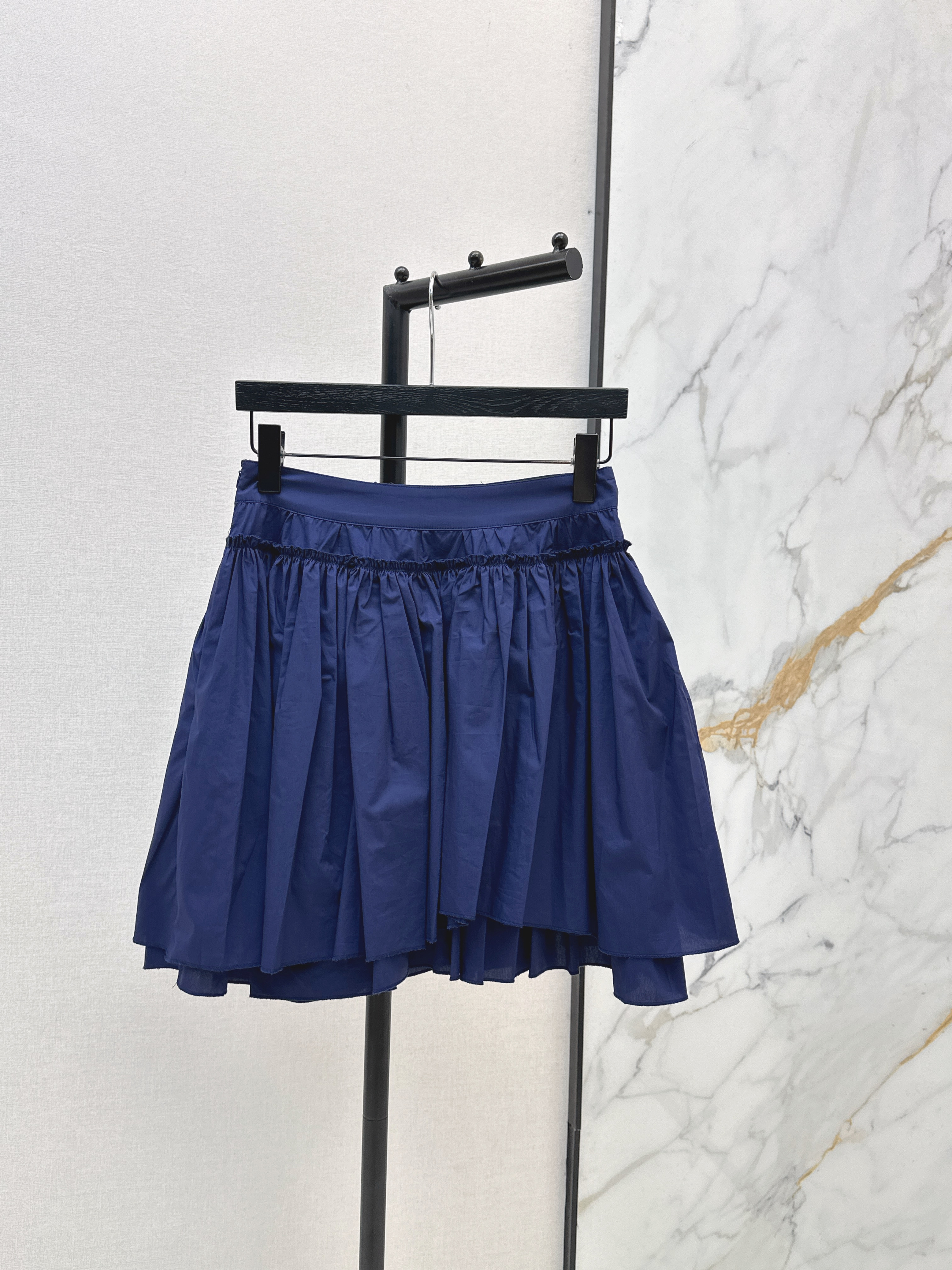 Loe 26ss ruffle mini skirt