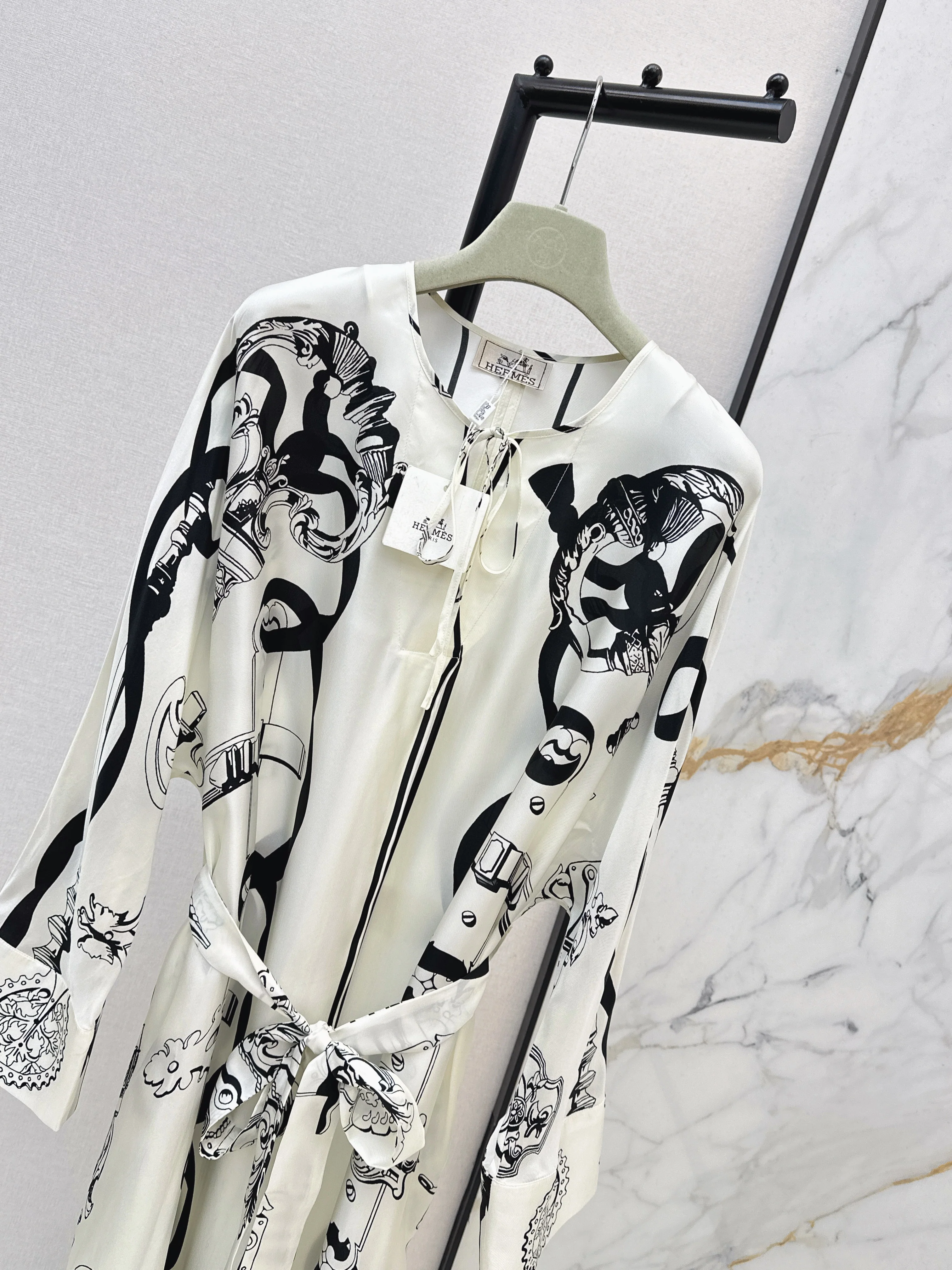Herm 26ss batwing sleeve print dress