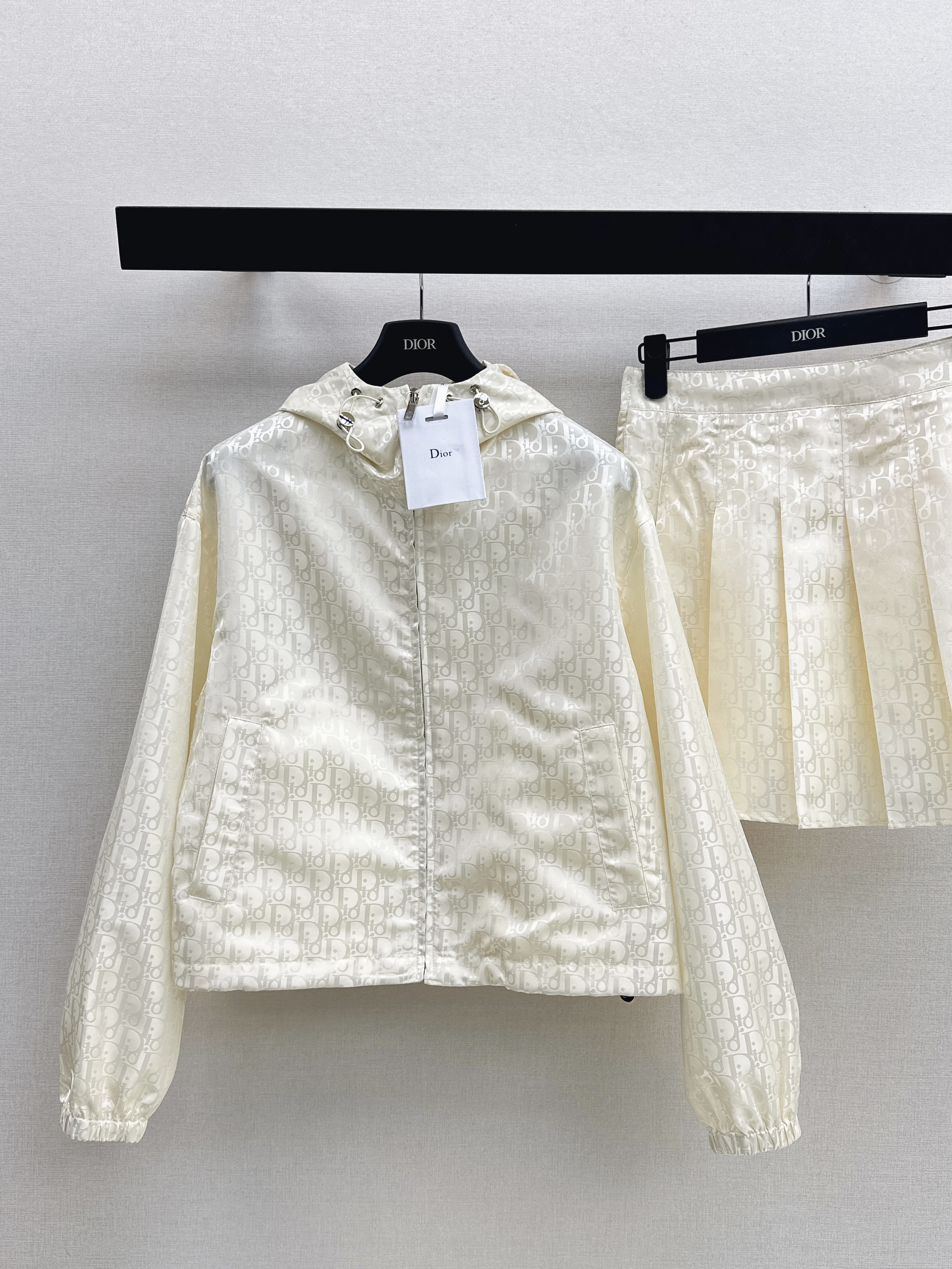 CD 26ss jacquard hooded jacket pleated skirt set