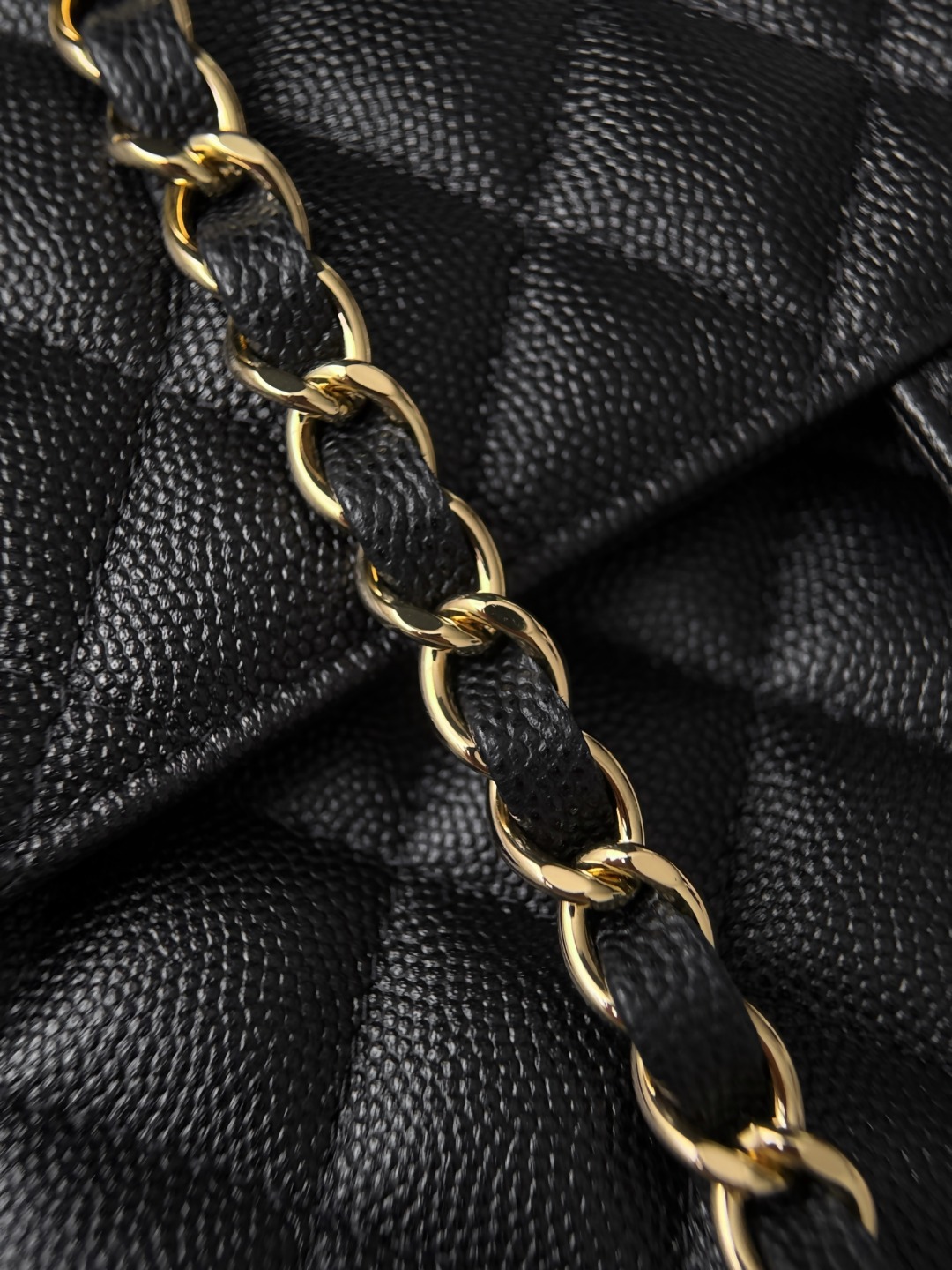 Chan 26s cf25 chain shoulder bag
