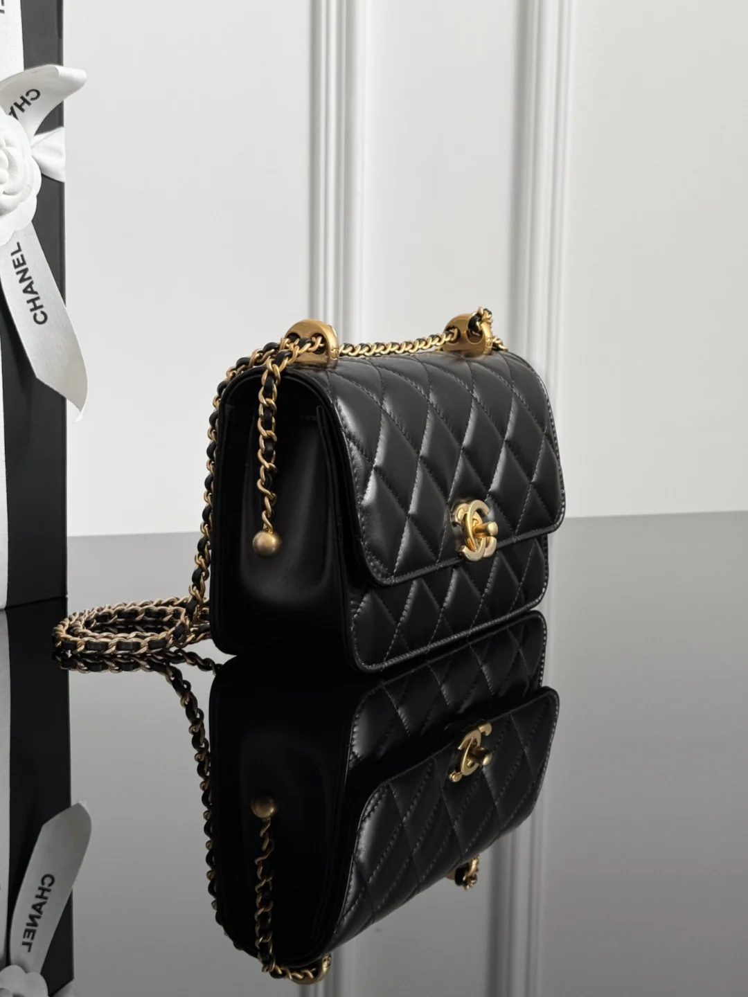 Chan 25S chain shoulder bag