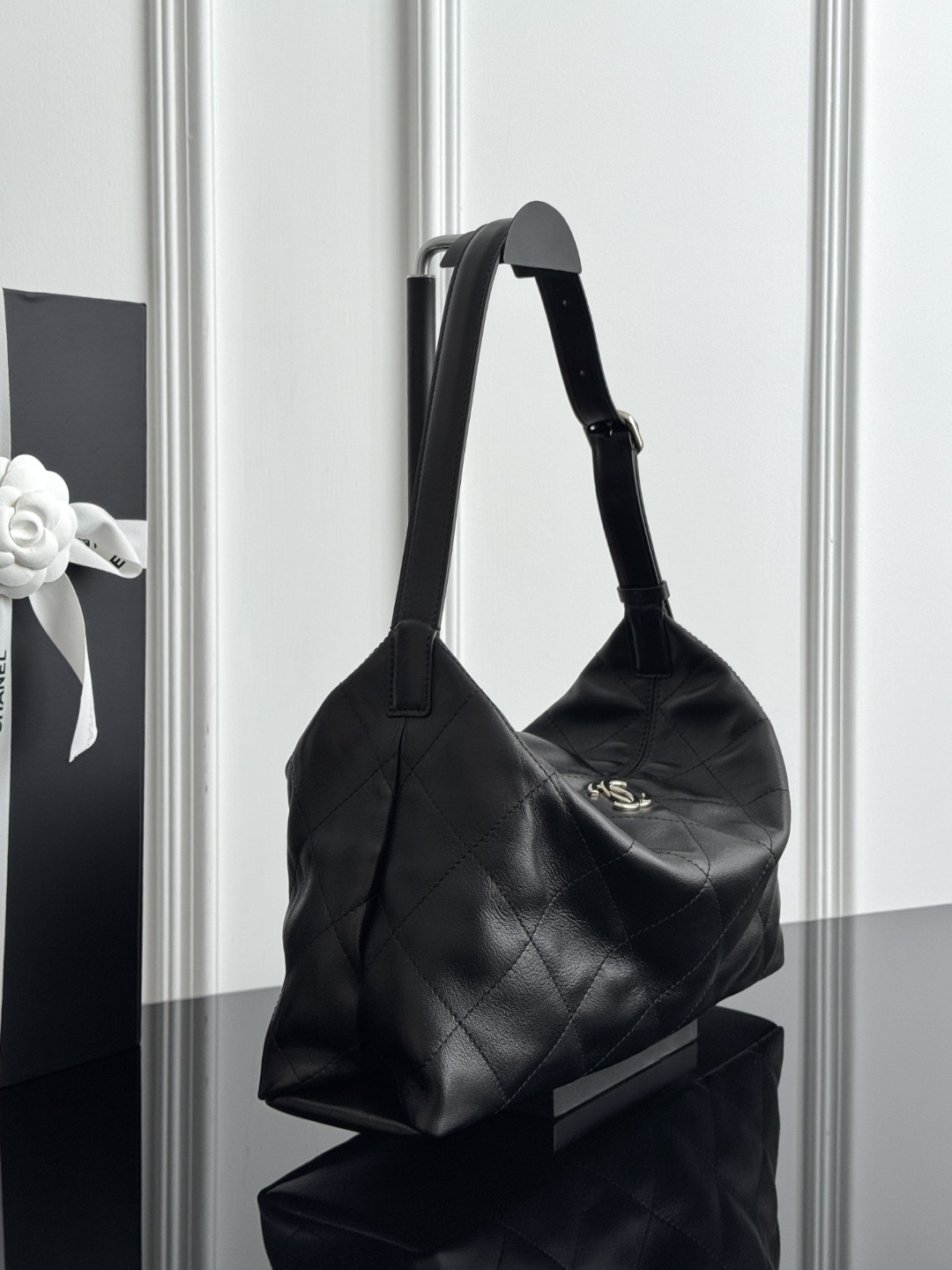 Chan 26P hobo shoulder bag