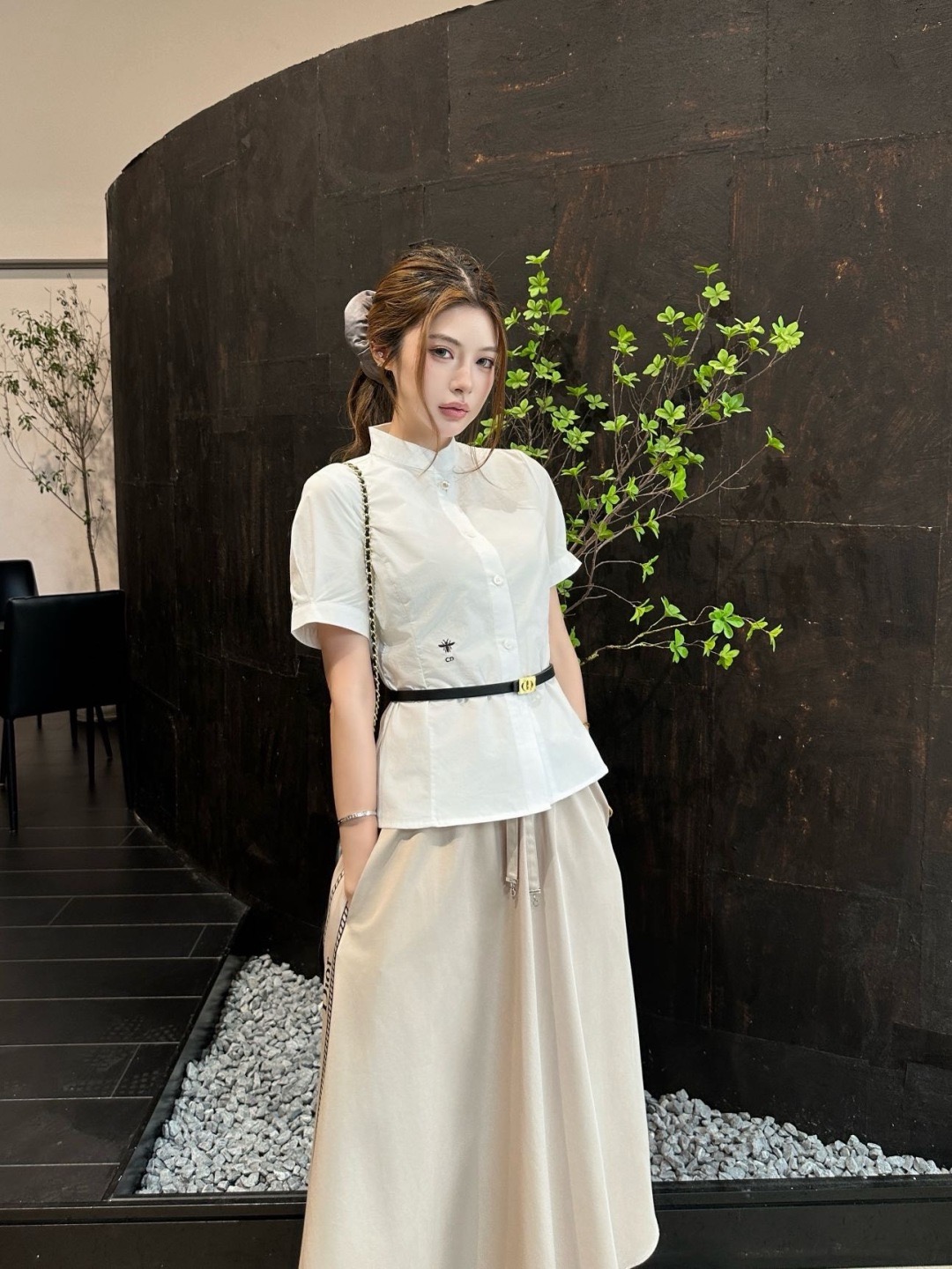 CD 26ss bee embroidery belted shirt