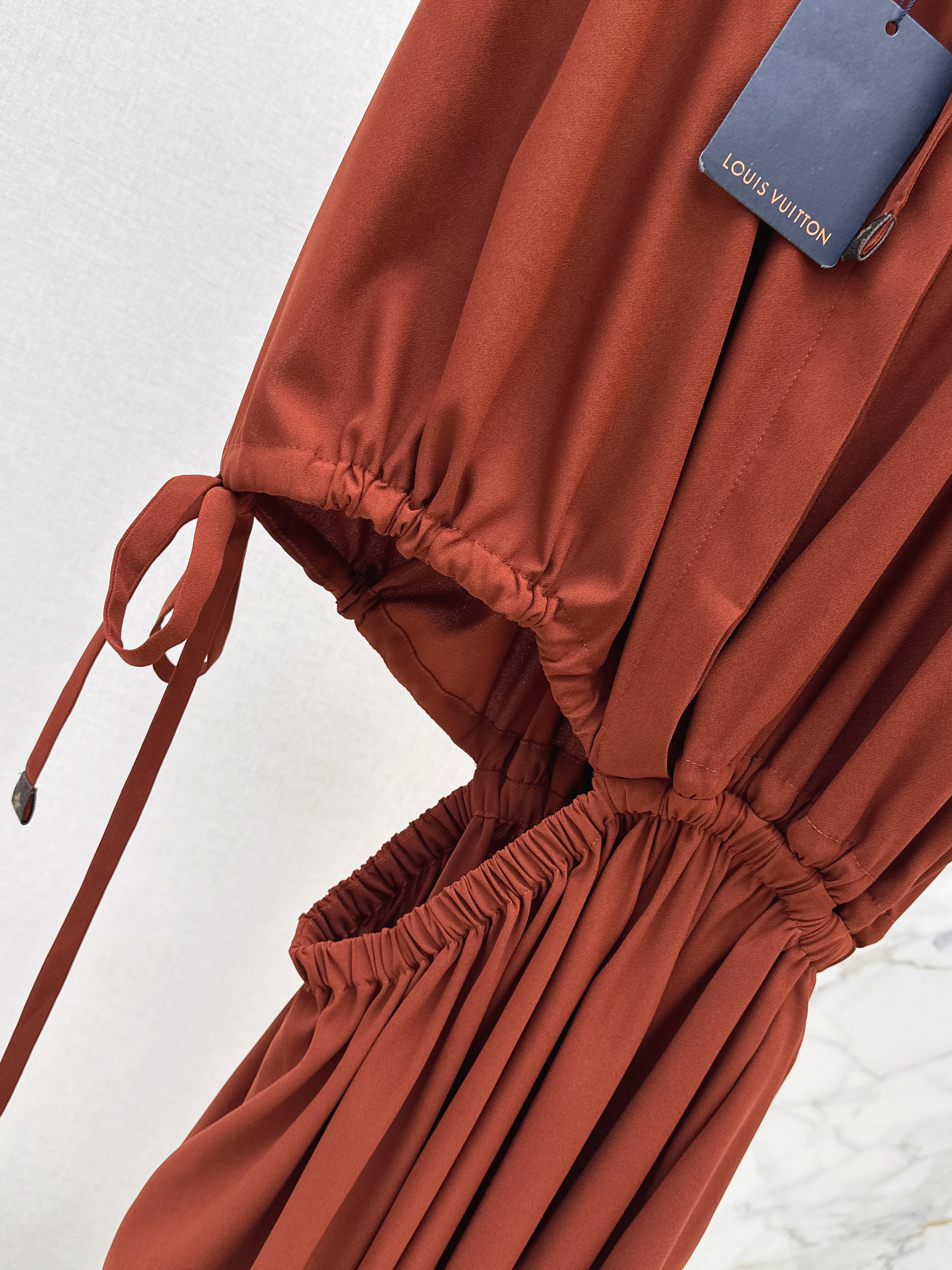 Loui 26ss cutout-waist drastring dress