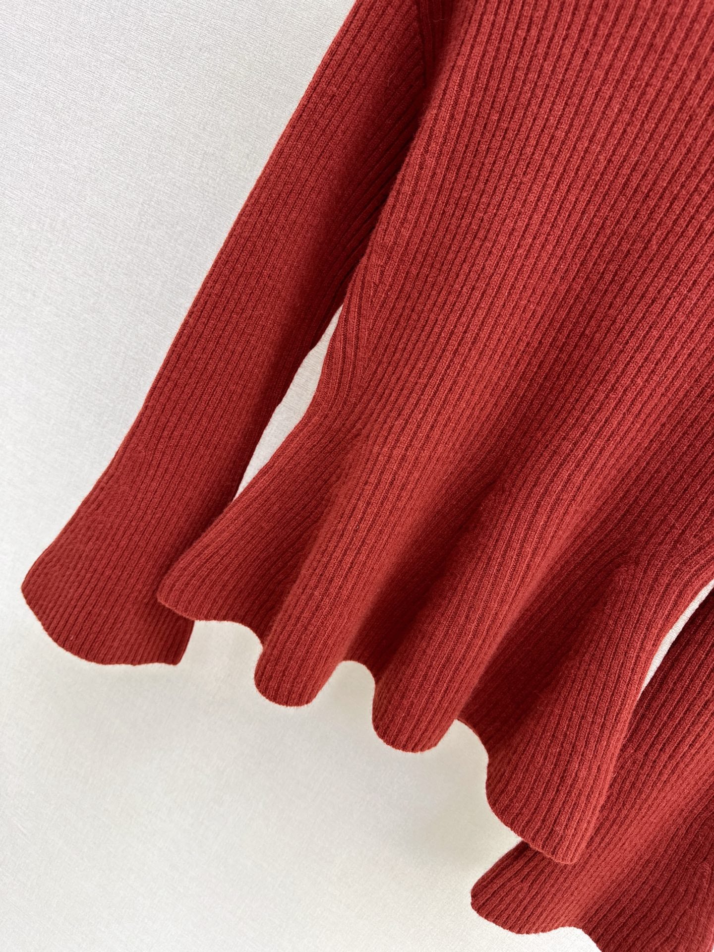 Max 26ss flare sleeve sweater with belted