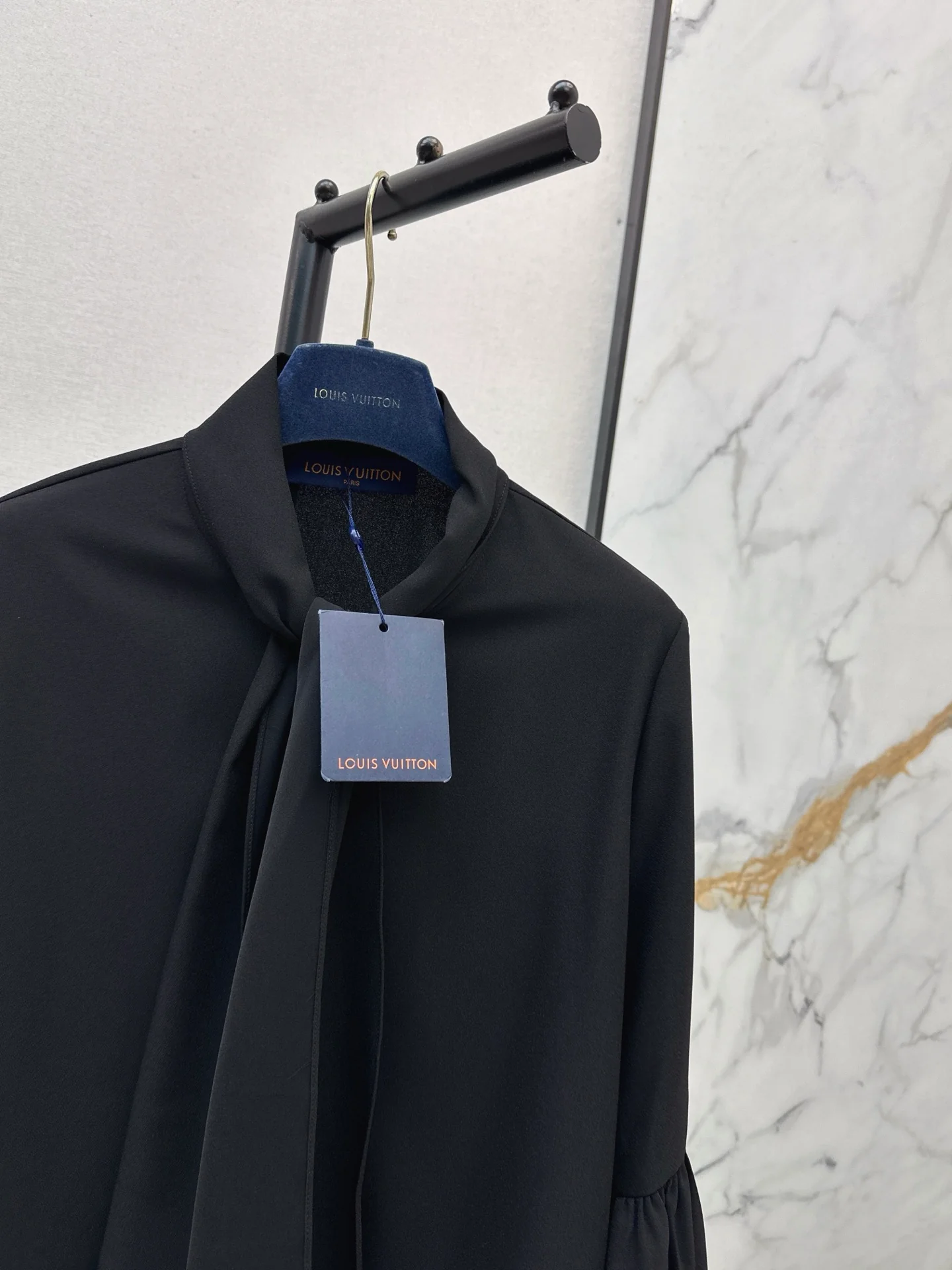 Louis 25fw ribbon flare sleeve shirt