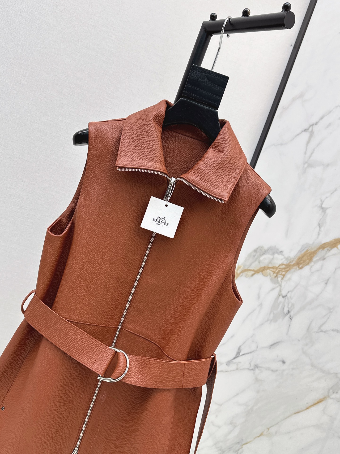 Her 26ss leather vest jacket