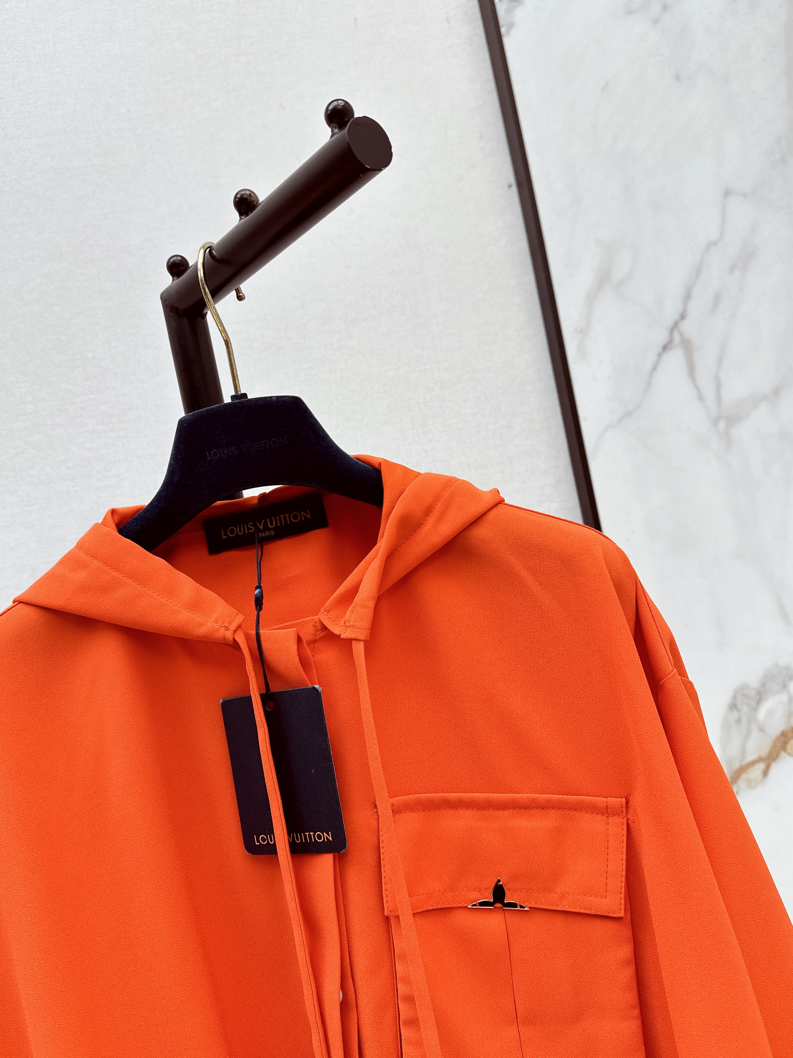 Loui 26ss hoodeddrawstring top