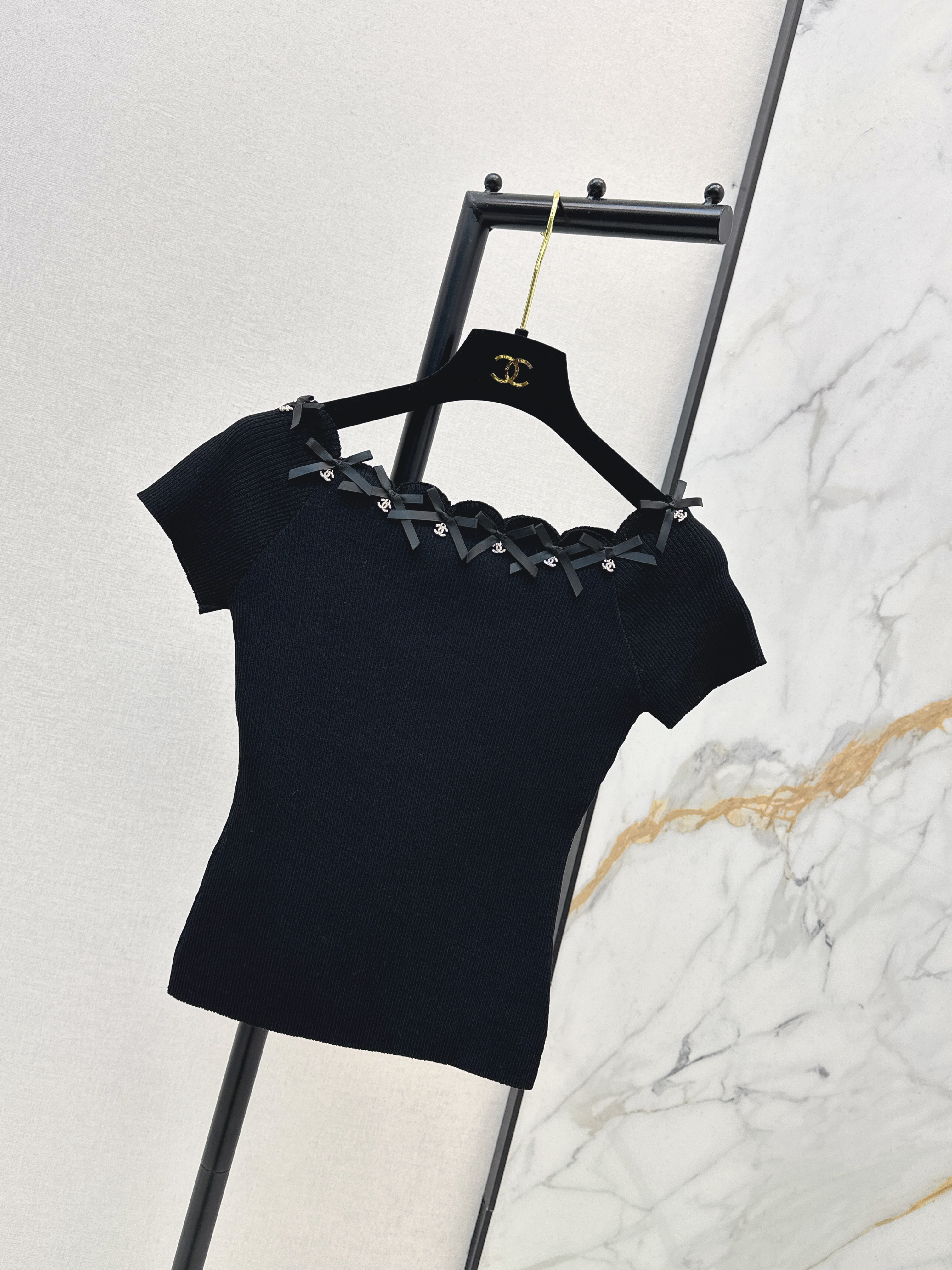 Chan 26ss off shoulder top