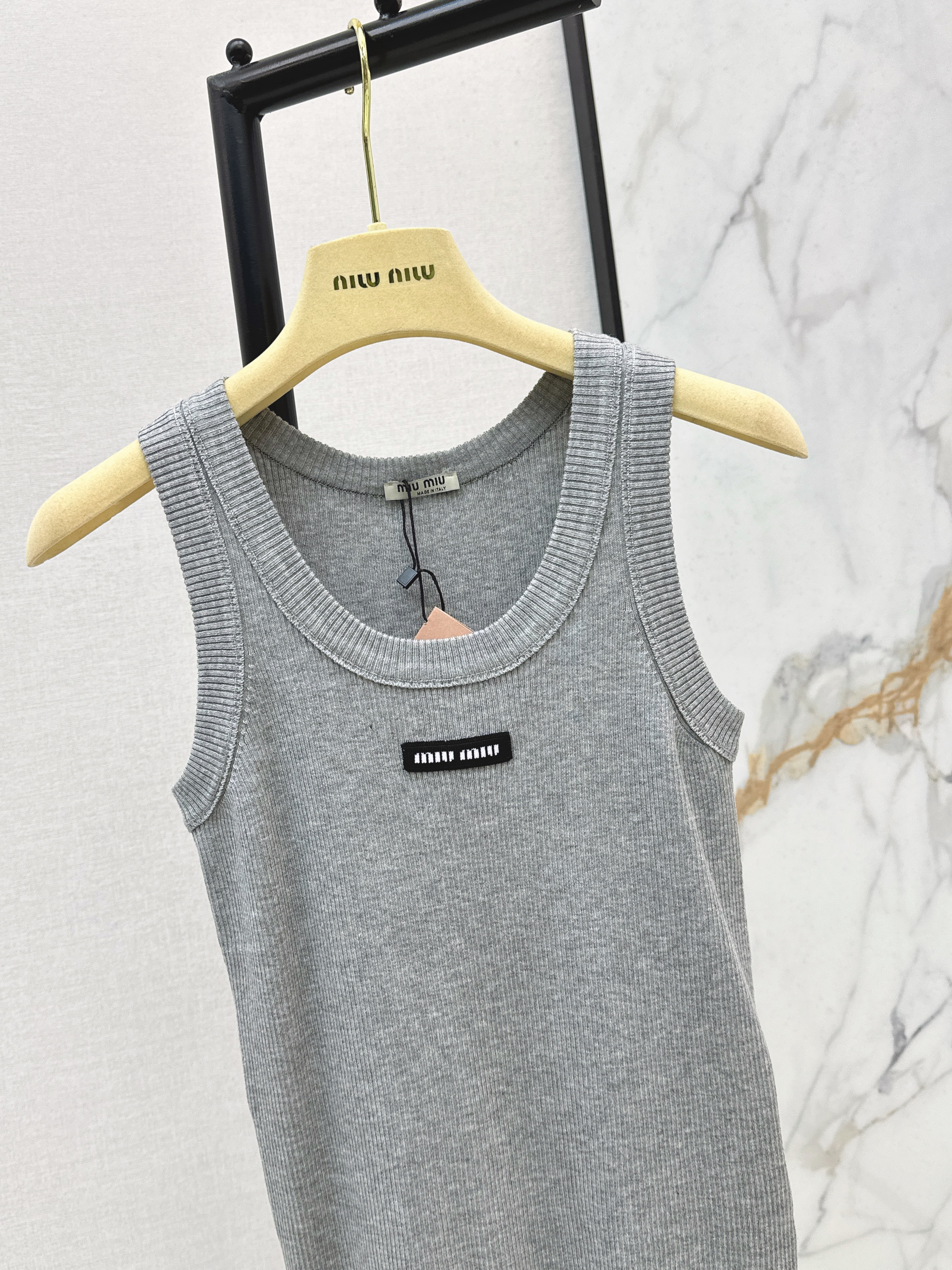 Miu 26ss sleeveless vest