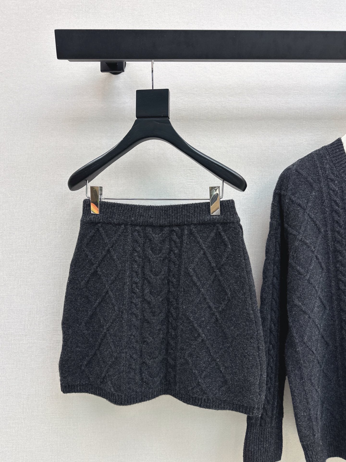 Max 26ss outfit sets sweater skirts
