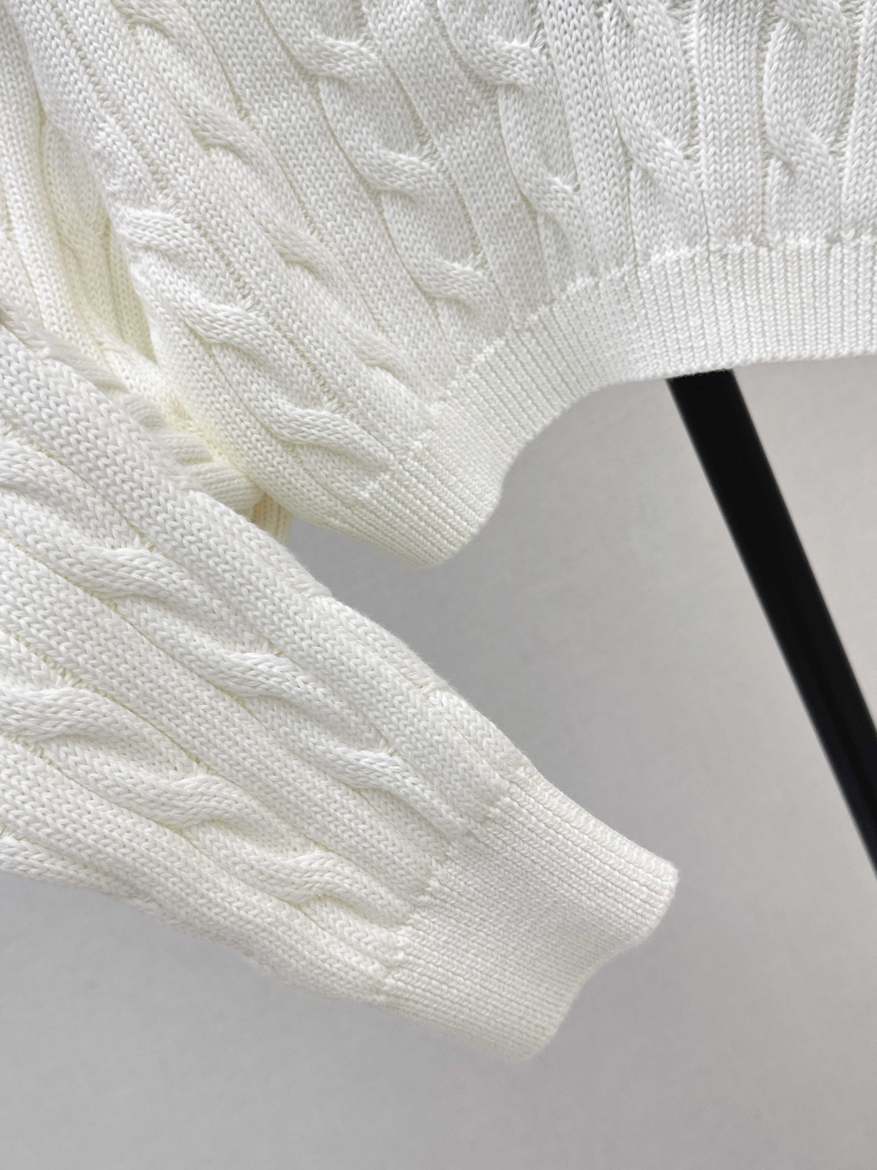 Pra 26ss cable knit cropped sweater