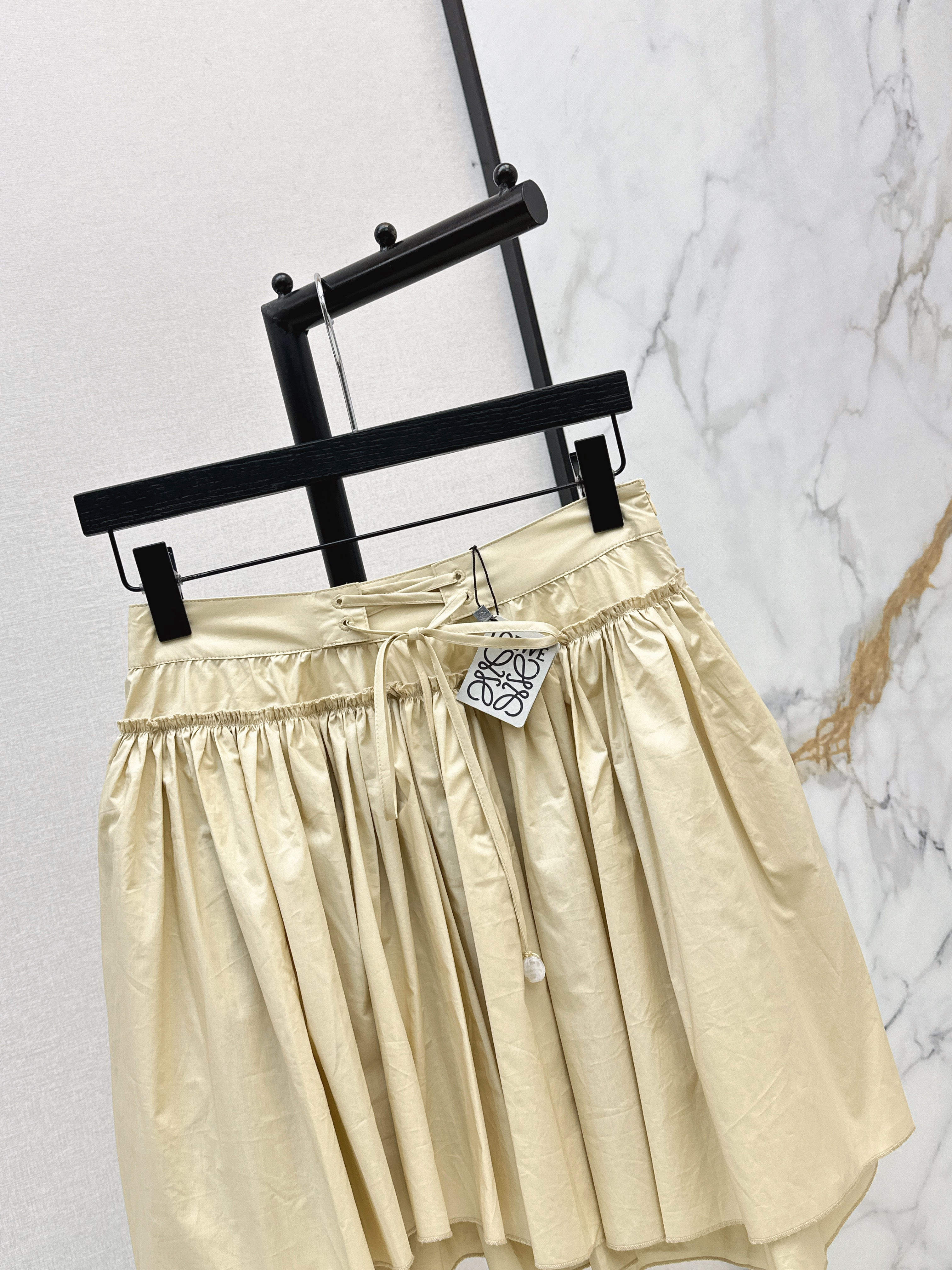 Loe 26ss ruffle mini skirt