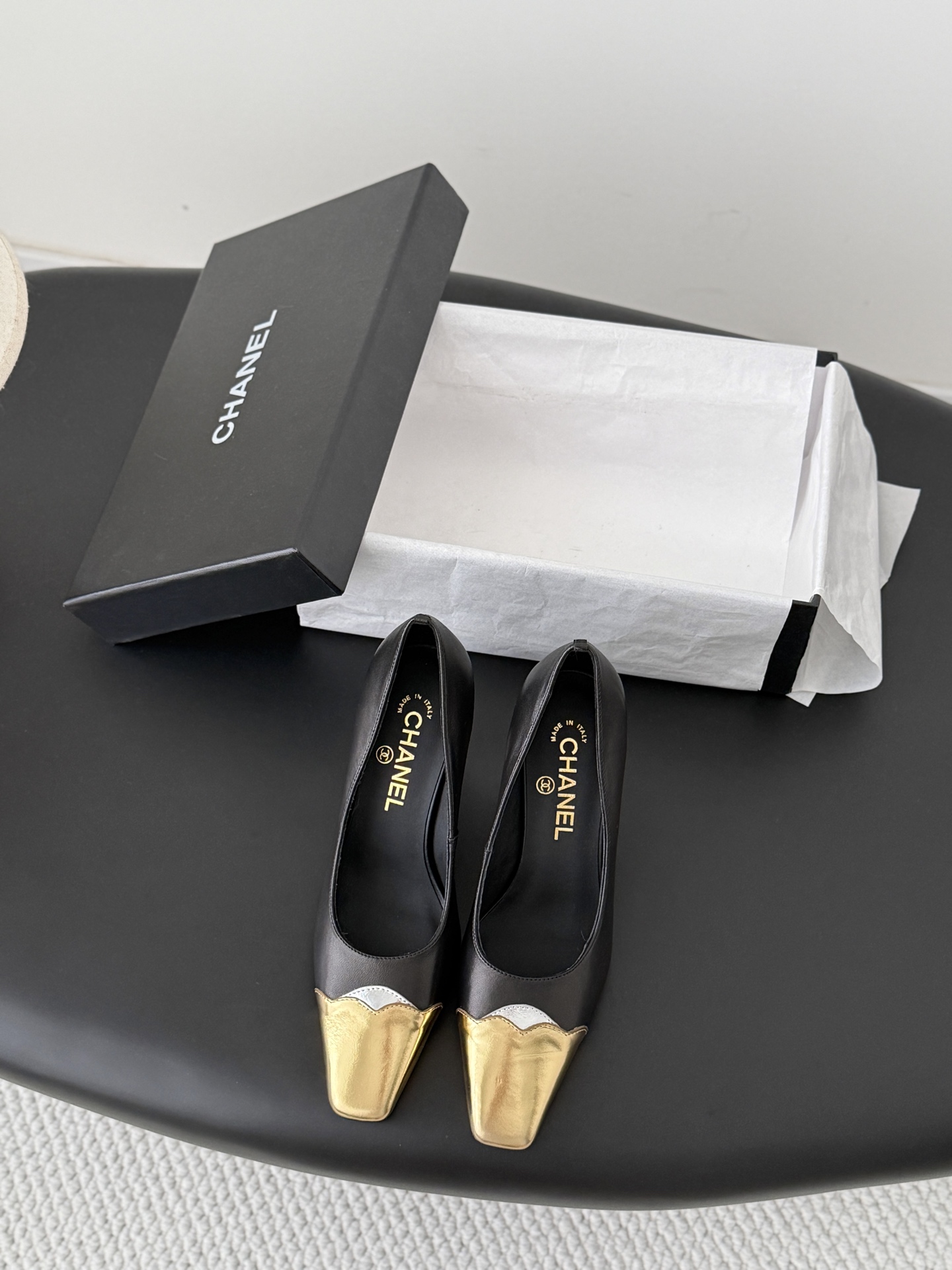 Chan 26P gold cap toe pump