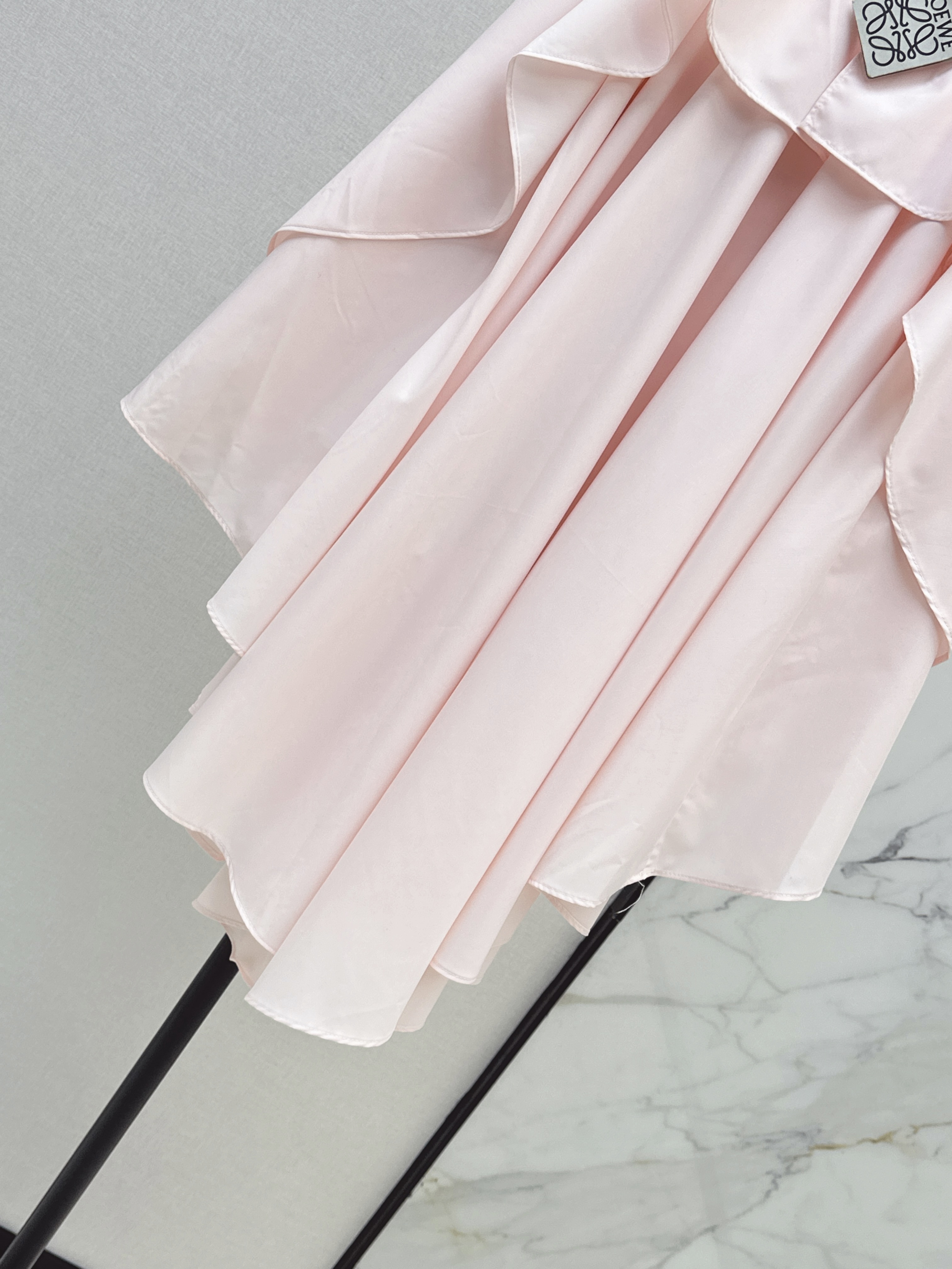 Loe 26ss asymmertric skirt