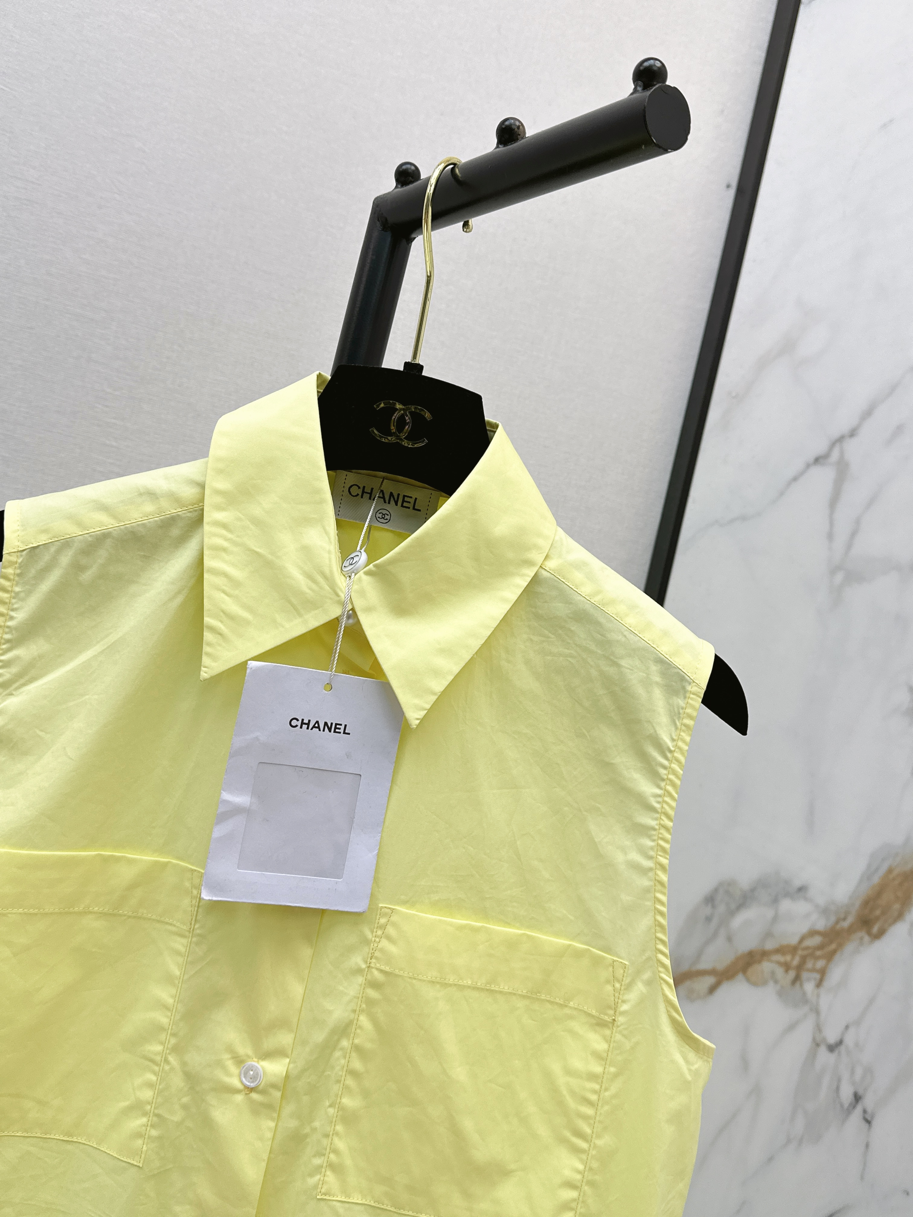 Chan 26ss sleeveless shirt