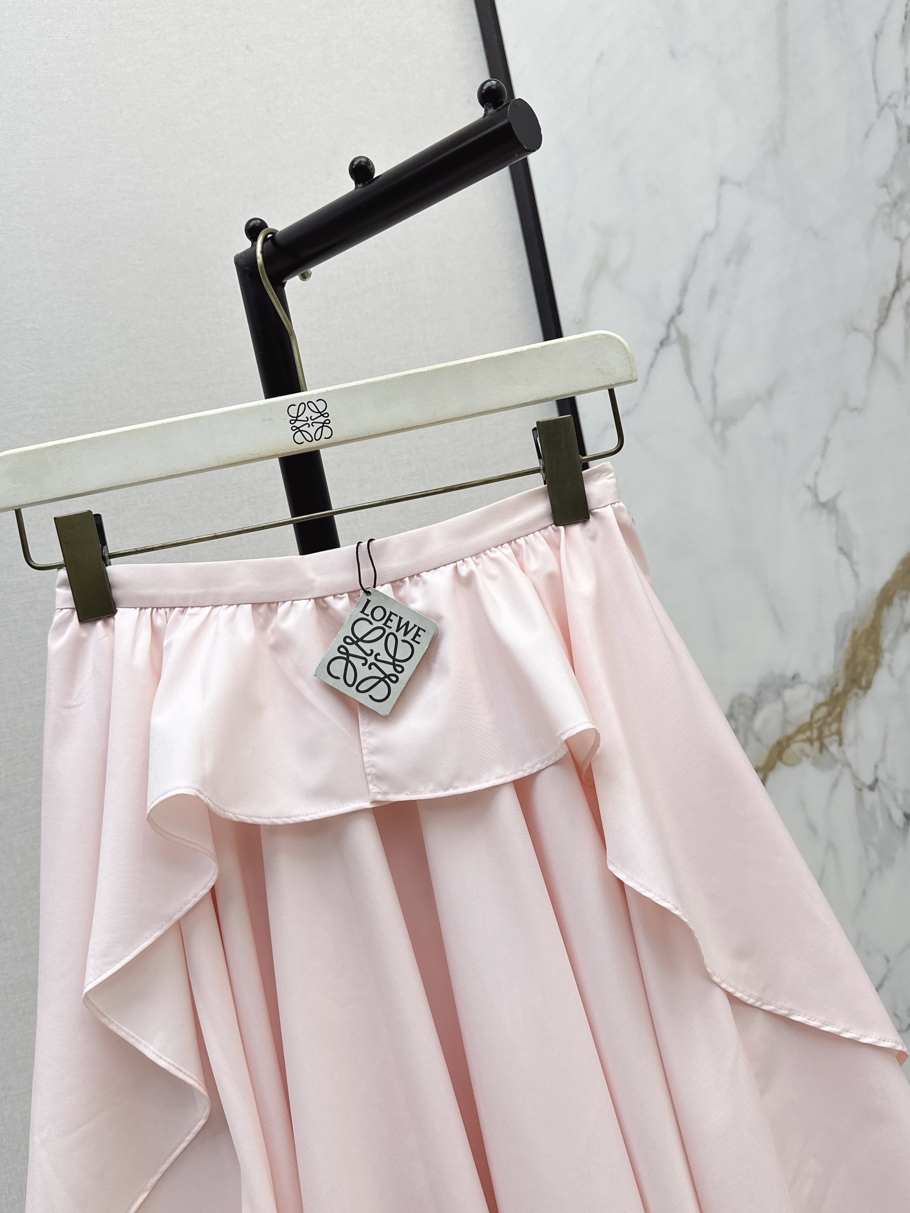 Loe 26ss asymmertric skirt