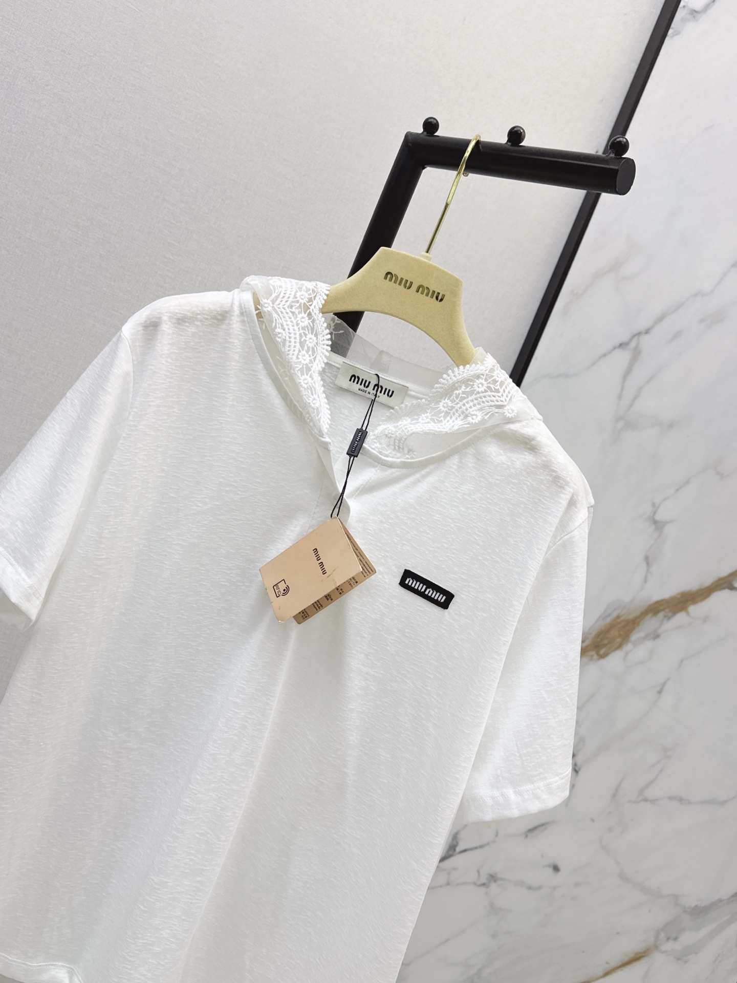 Miu 26ss lace hooded t-shirt