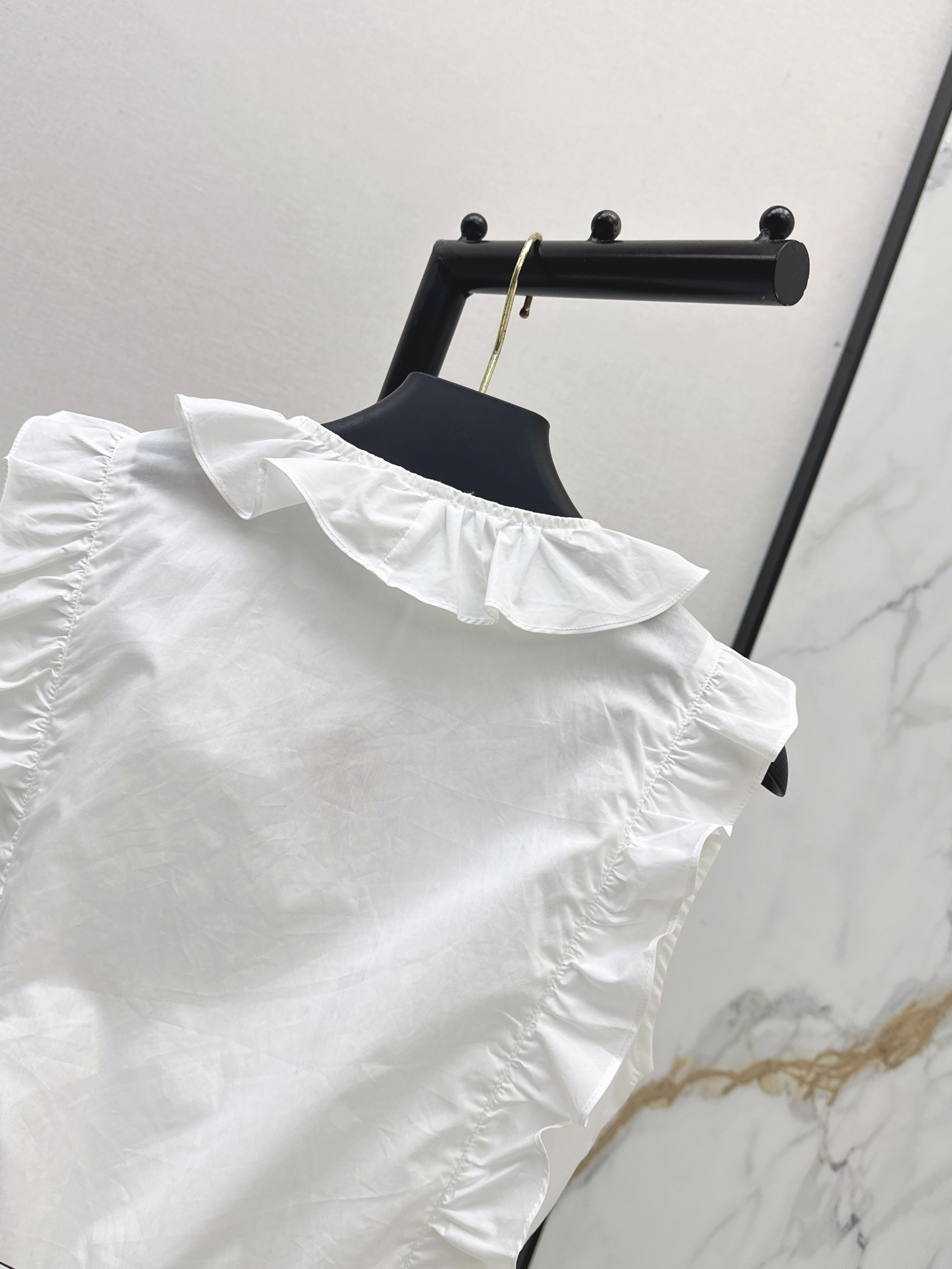 Valen 26ss sleeveless shirt