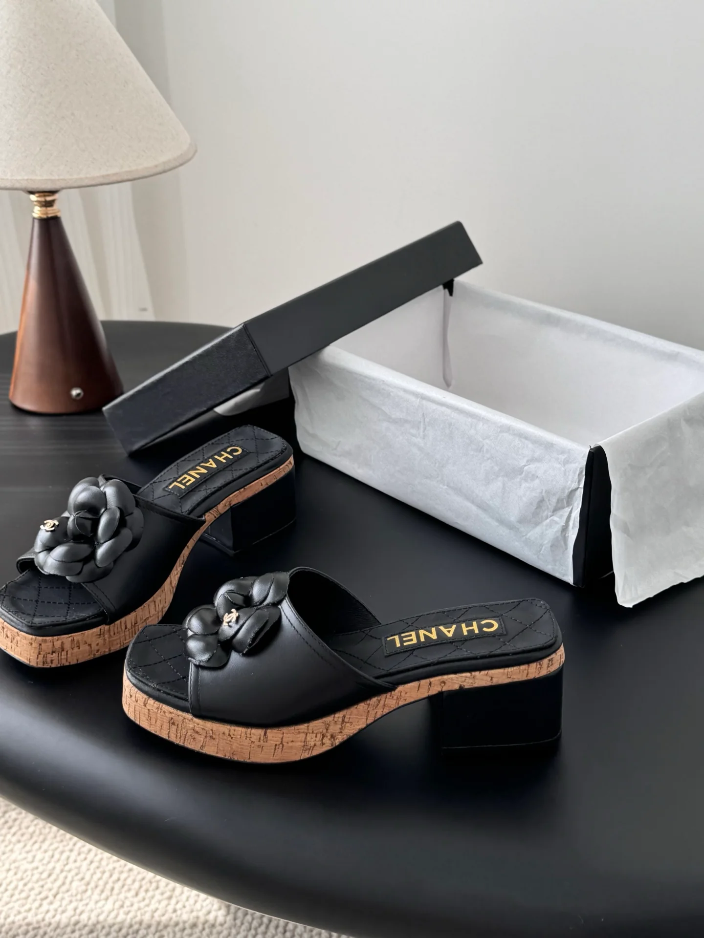 Chan 26ss camellia sides sandals