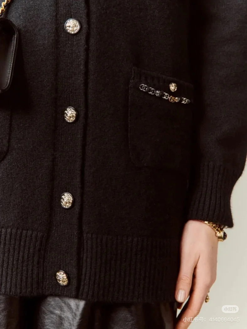 Chan 25fw v-neck cardigan