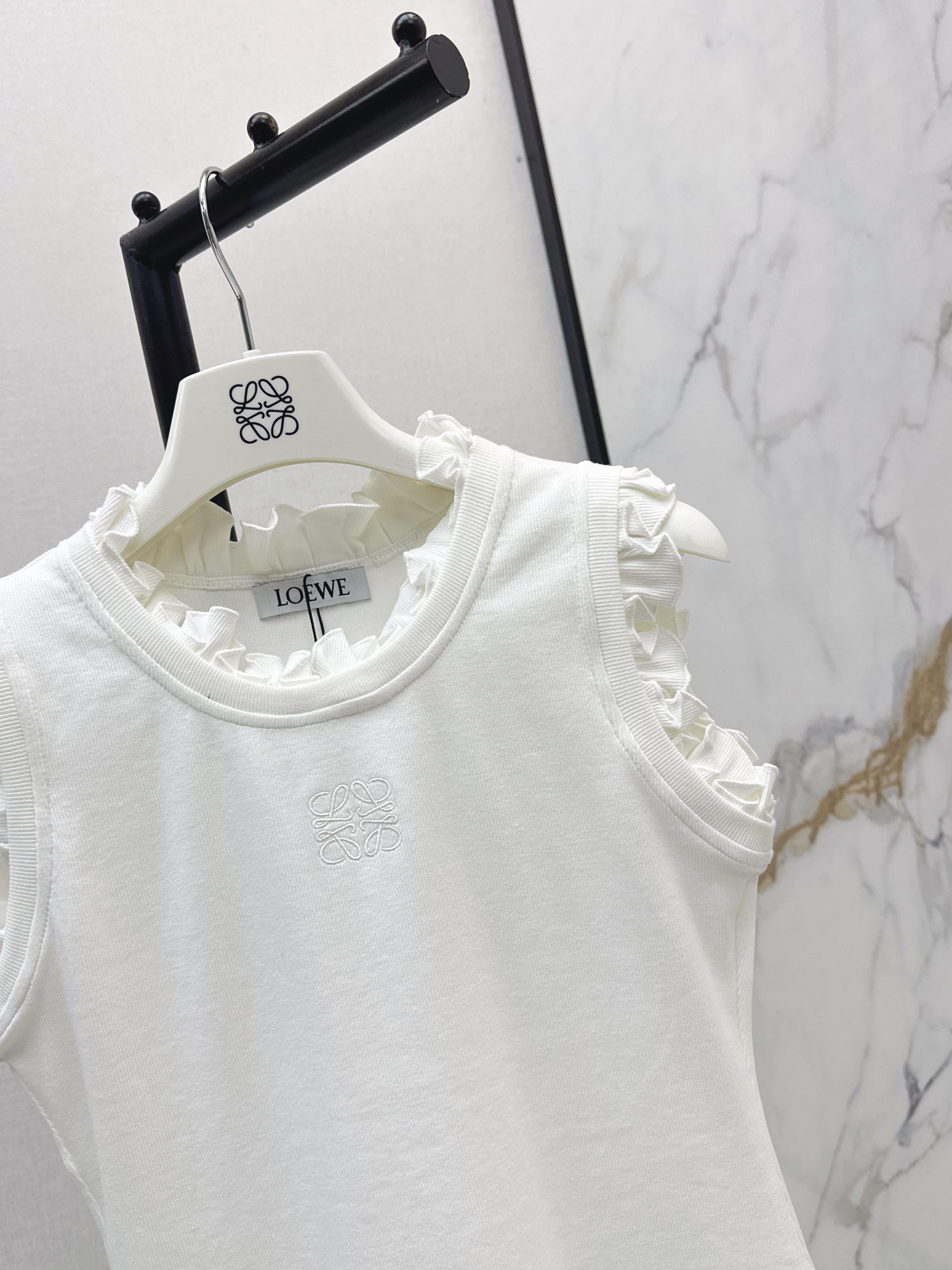 Loe 26ss ruffle vest