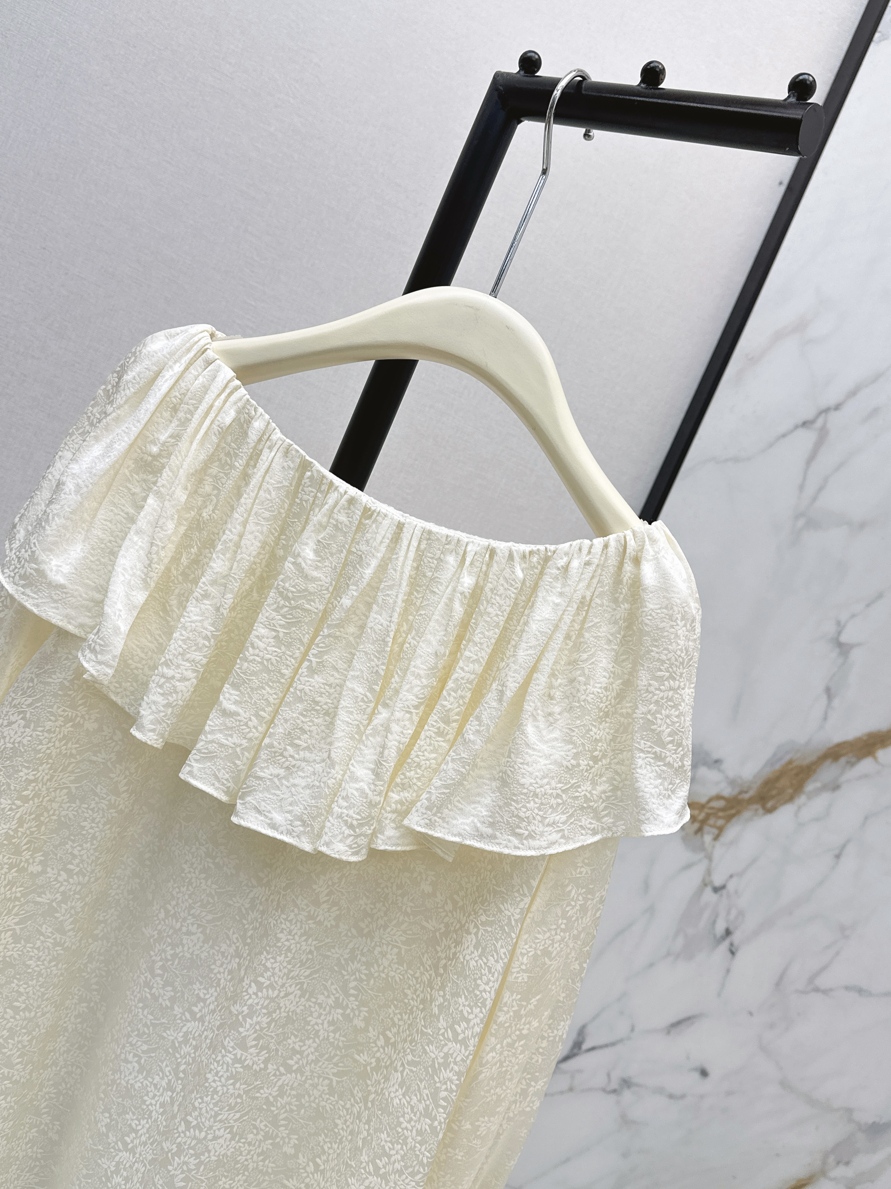 Chol 26ss off shoulder shirt