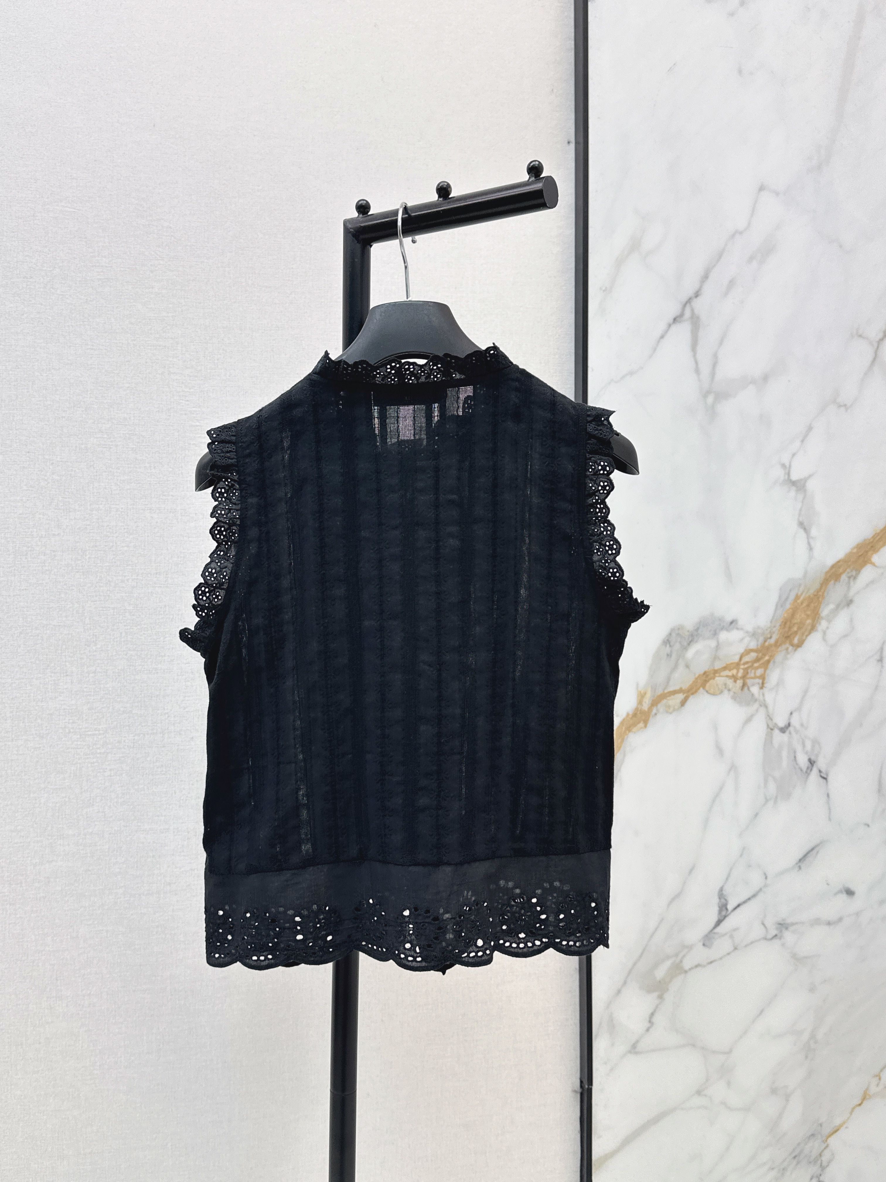 CD 26ss reffle sleeveless shirt