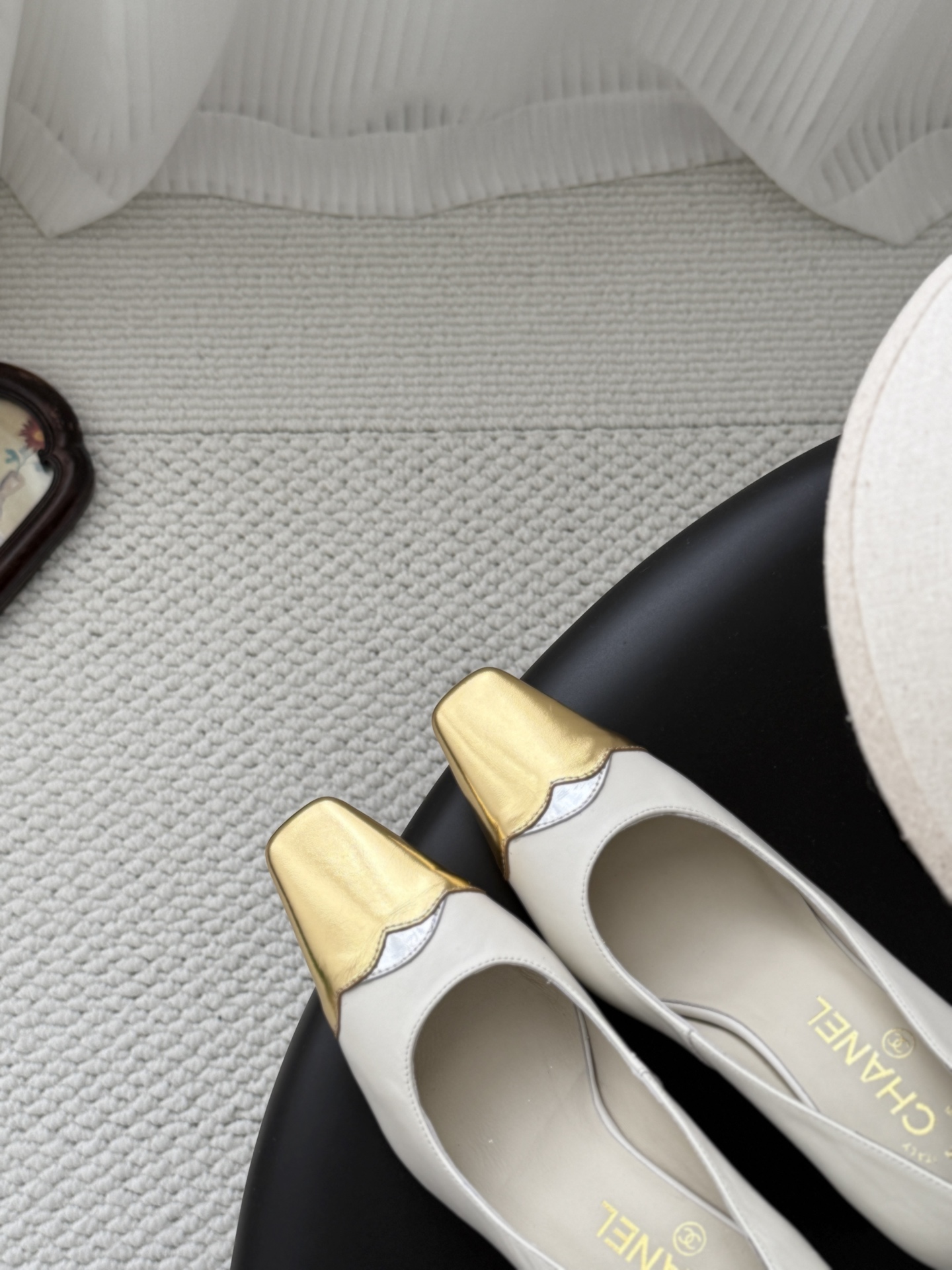 Chan 26P gold cap toe pump