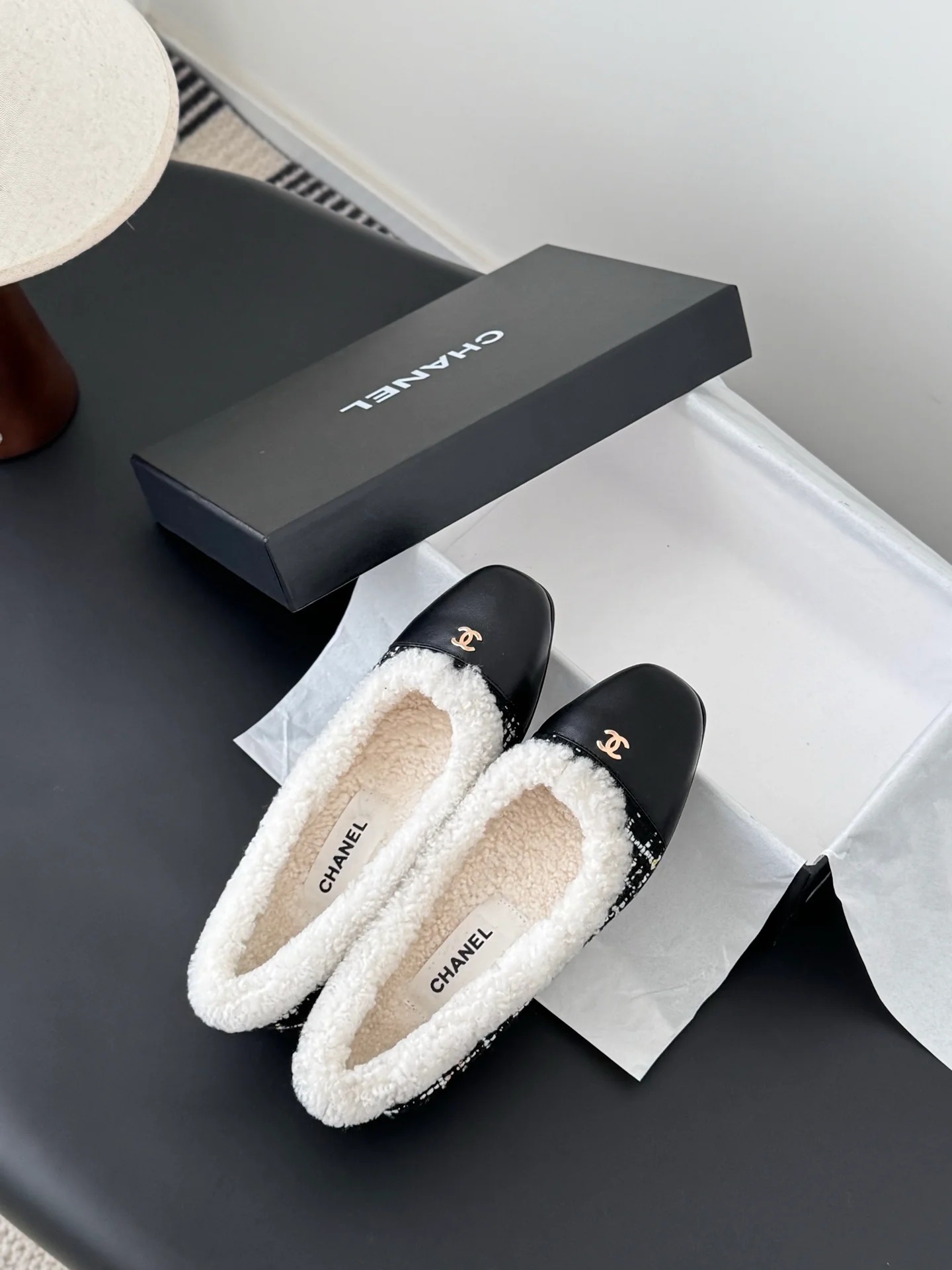 Chan 25fw fleece lined flats