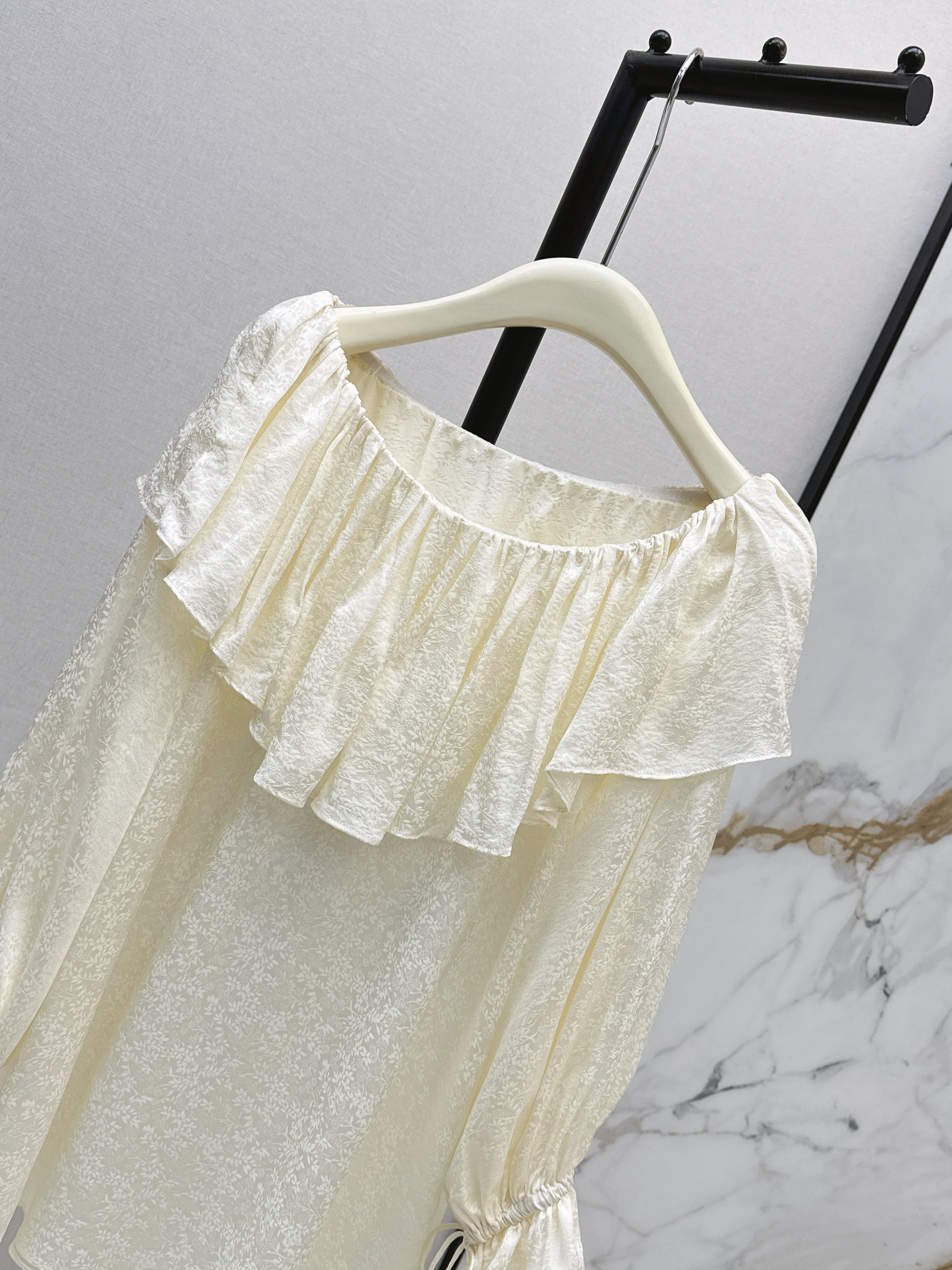 Chol 26ss off shoulder shirt