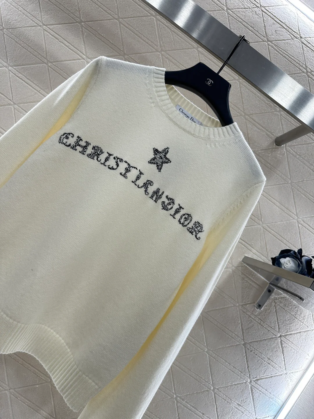 CD 25fw embroidery sweater