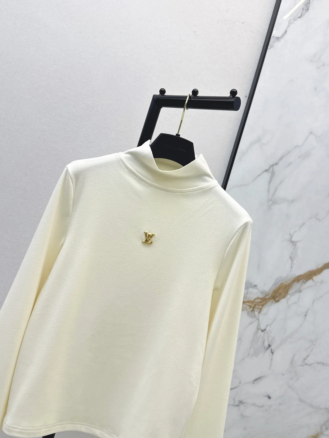 Loui 25fw base layer