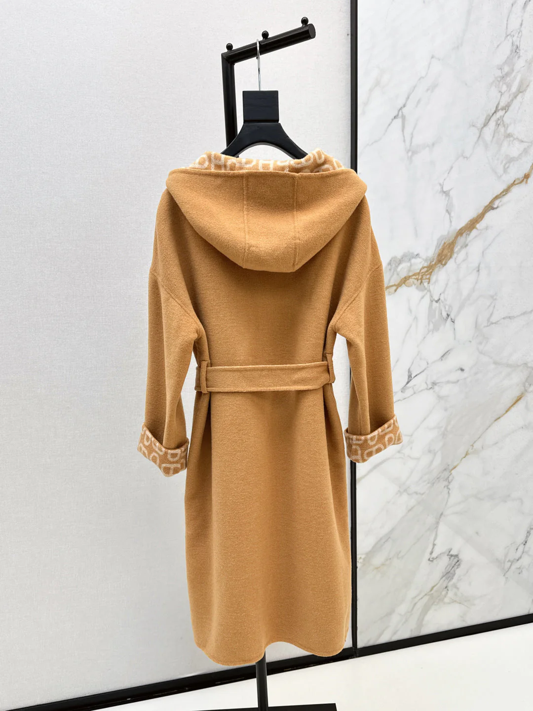 Her 25fw cashmere coat