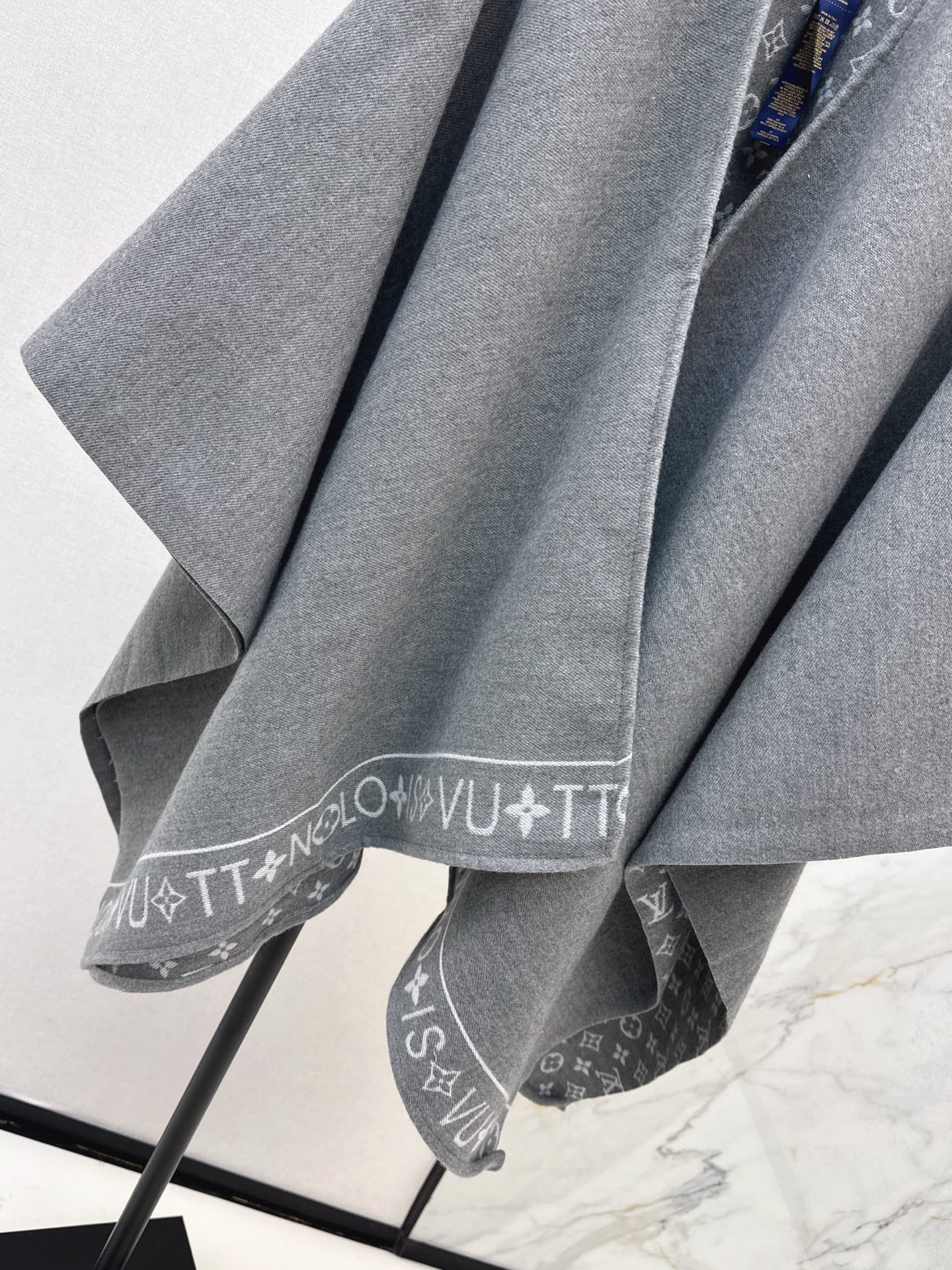 Loui 25fw wool shawls