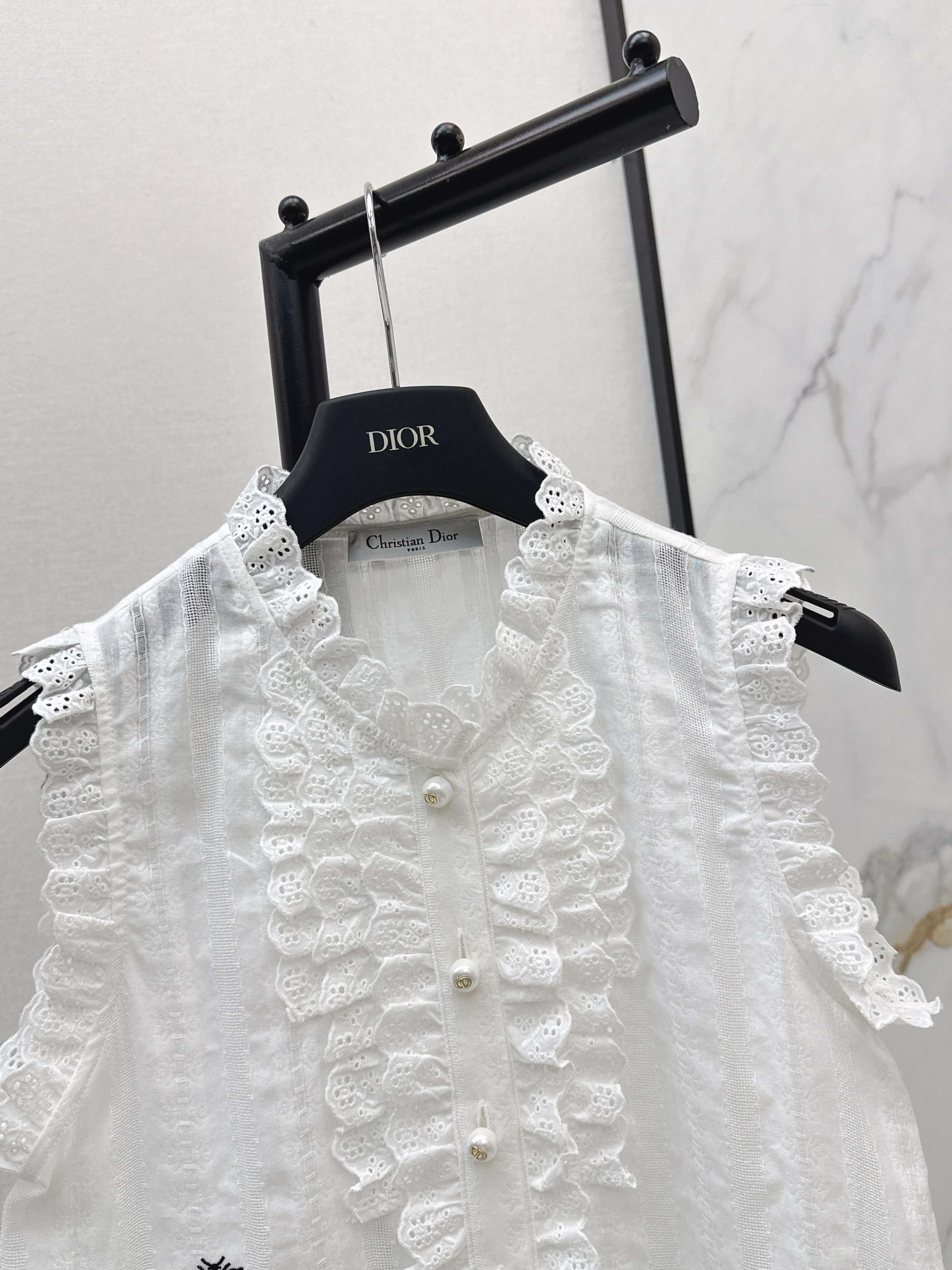 CD 26ss reffle sleeveless shirt