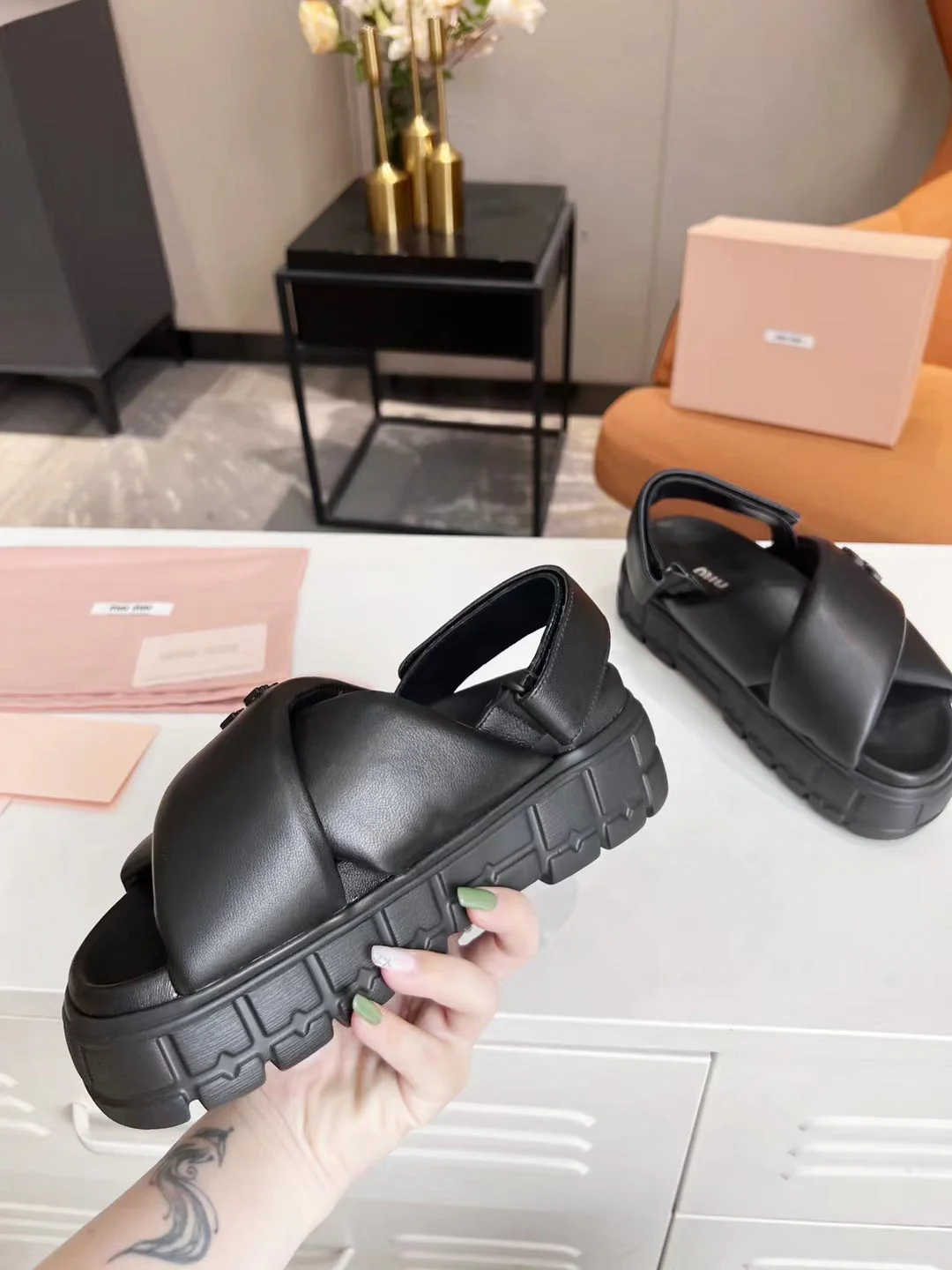 M leather sandals