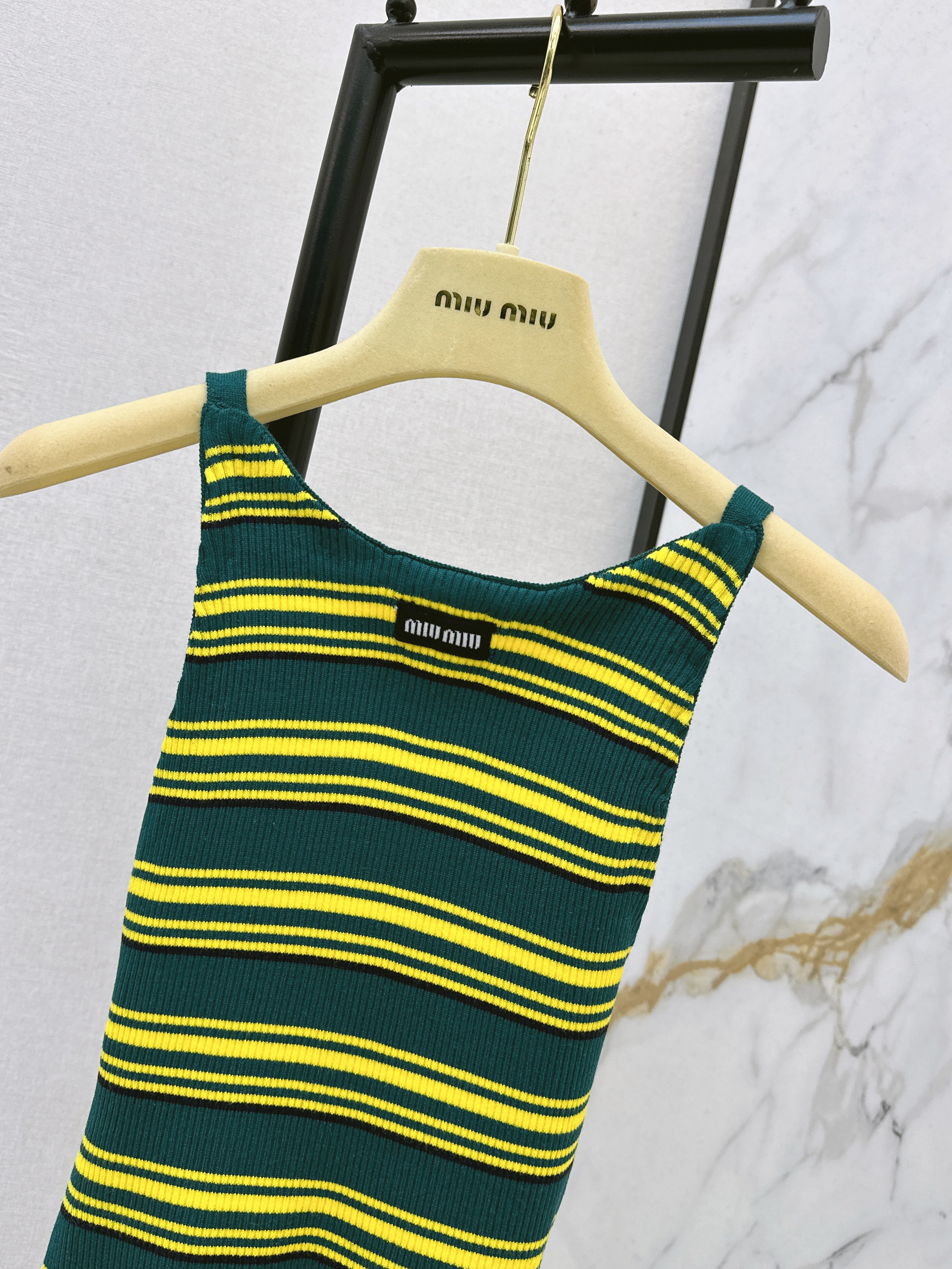 Miu 26ss open back vest