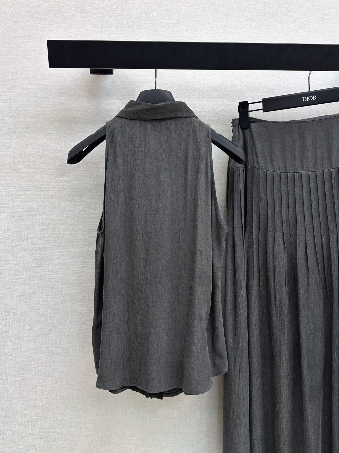 CD 26ss sleeveless shirt skirt set