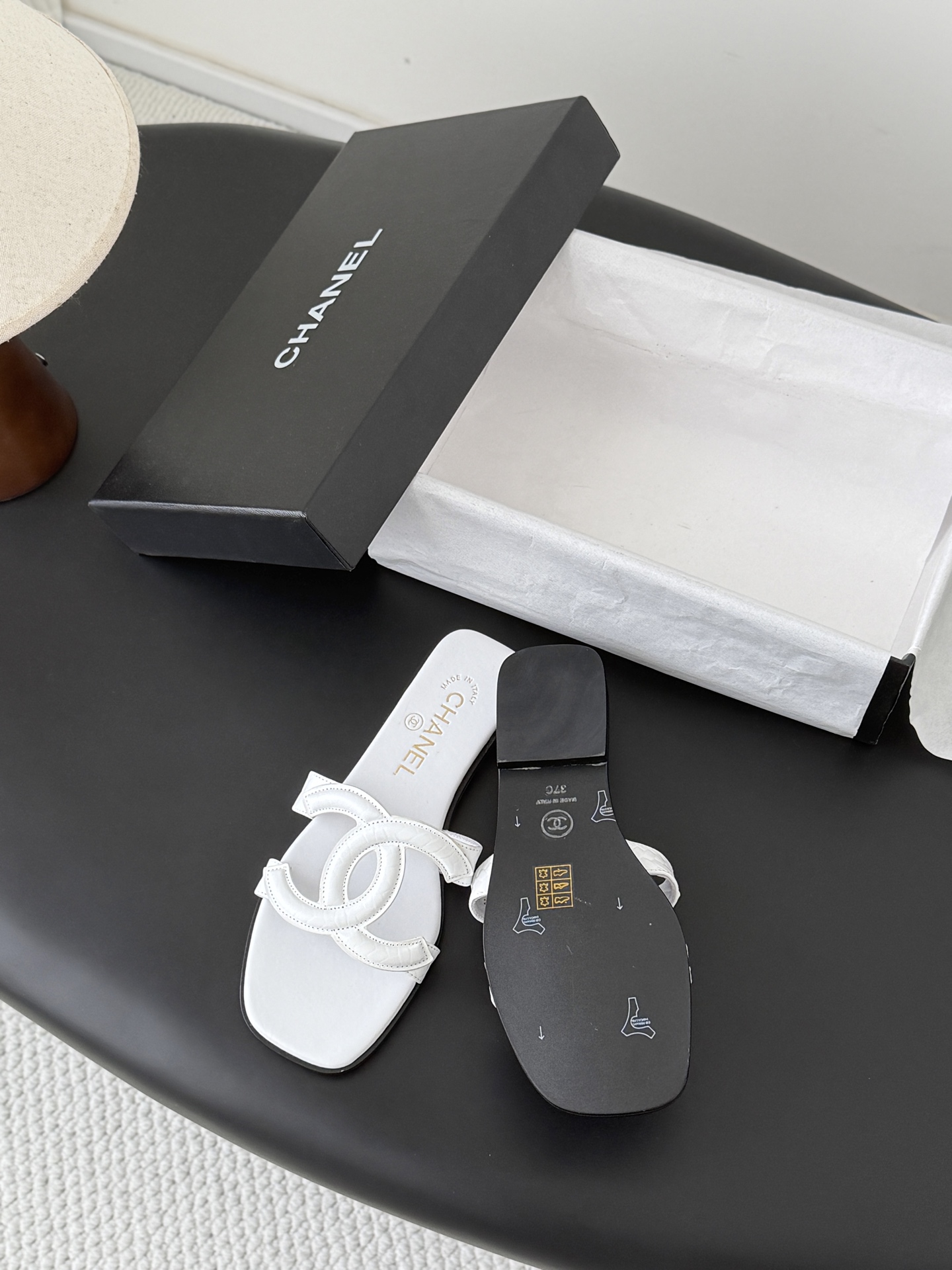 Chan 26P slippers