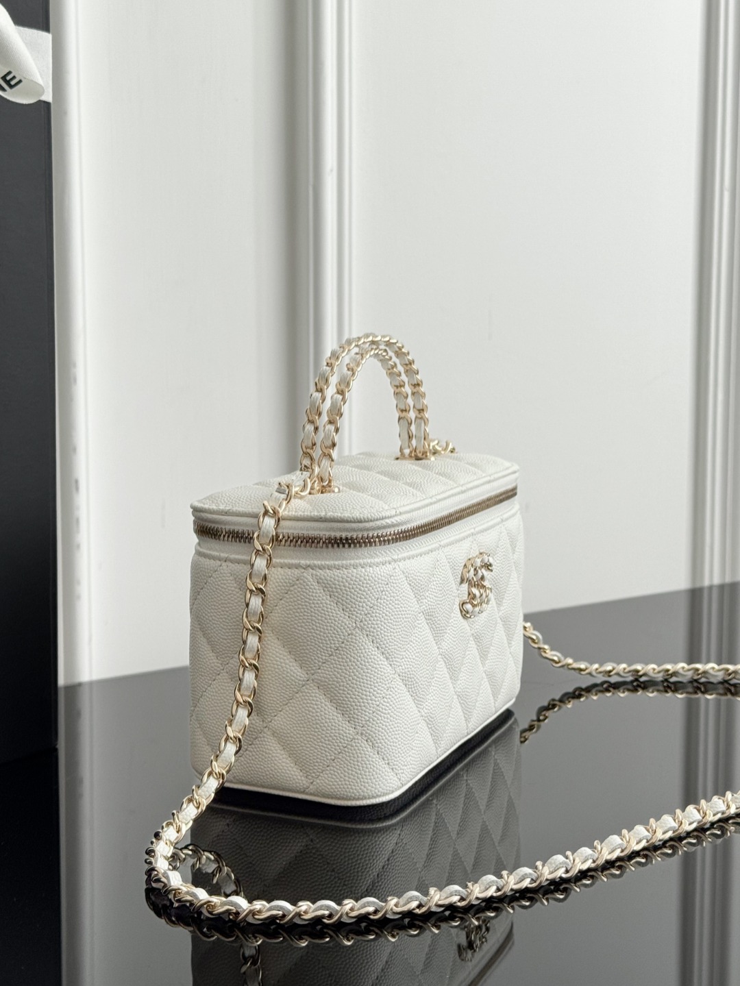 Chan 26S clutch bag with chain