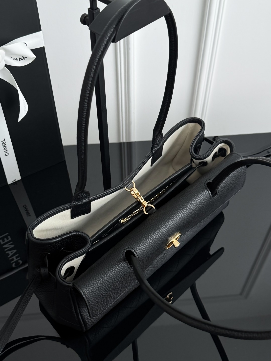 Chan 26S baguette bag
